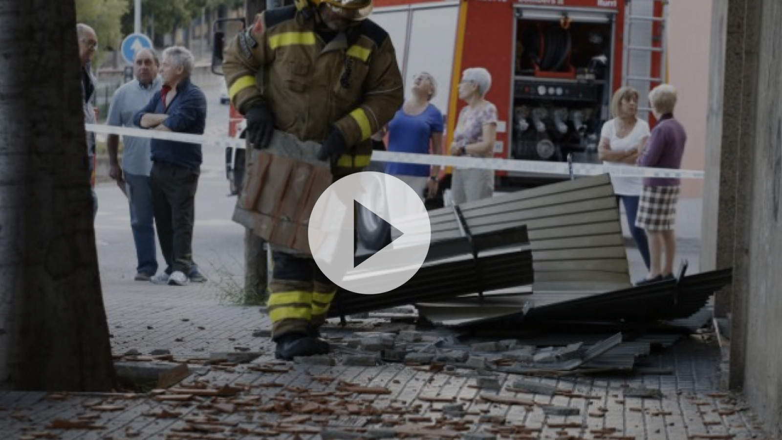 Cauen 15 metres d'un fals sostre