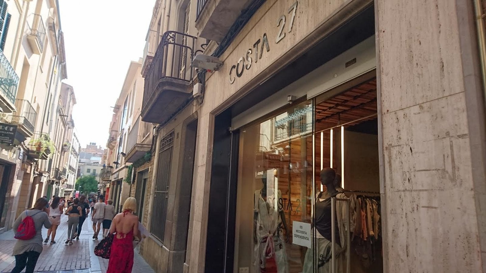 La botiga Costa 27 busca dependenta