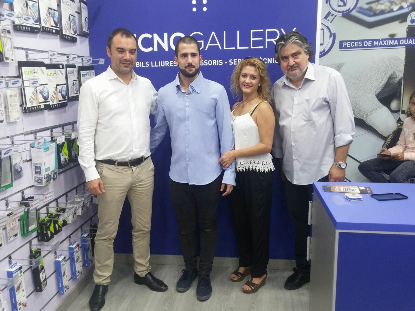 Ballart i Aguado amb el jove emprenedor