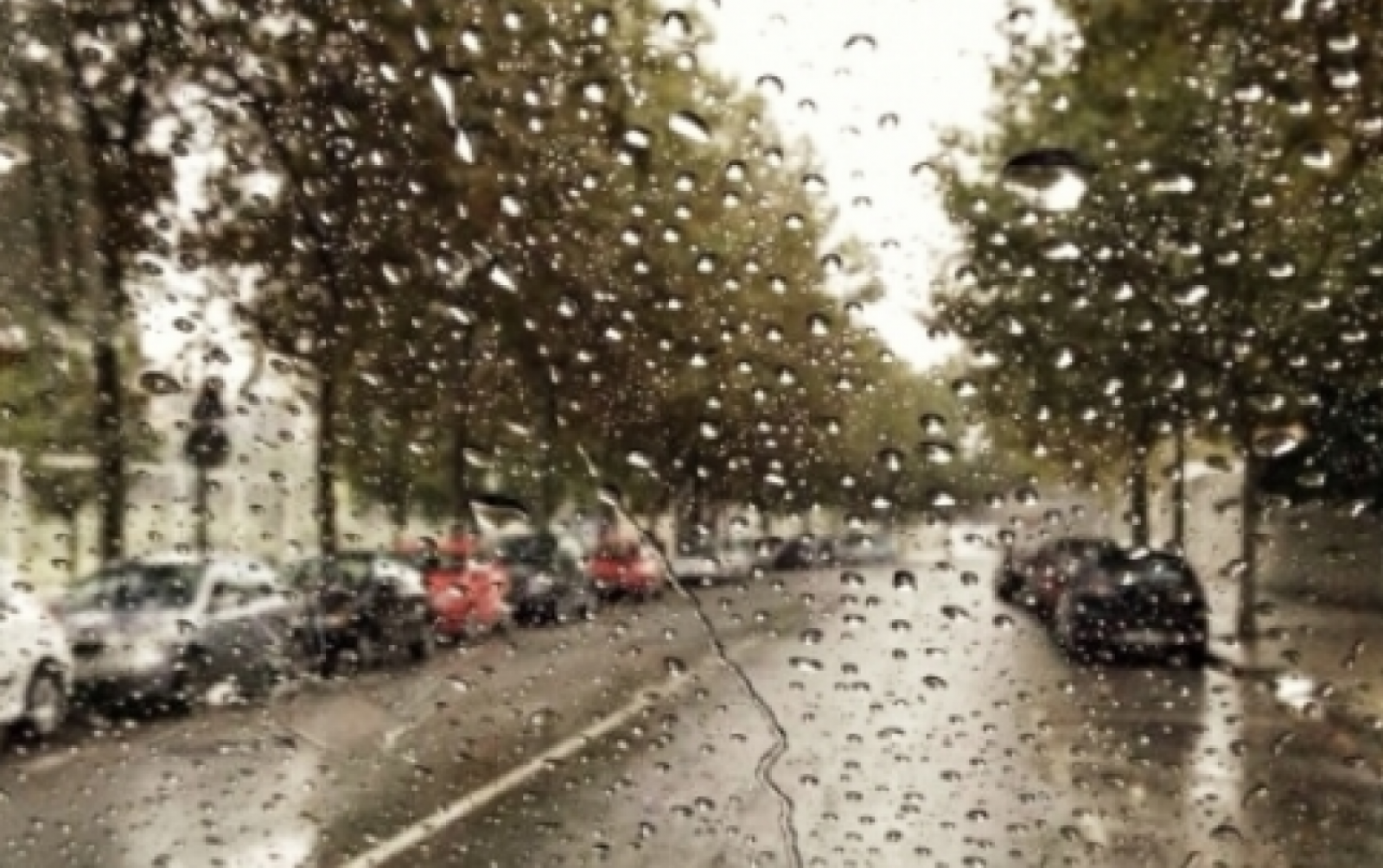 La pluja complica el trànsit