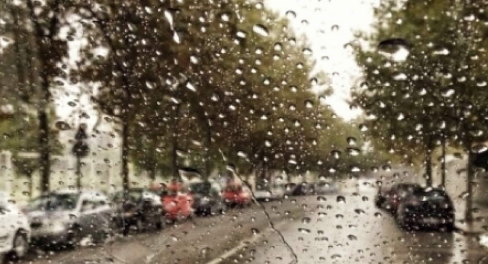 La pluja complica el trànsit