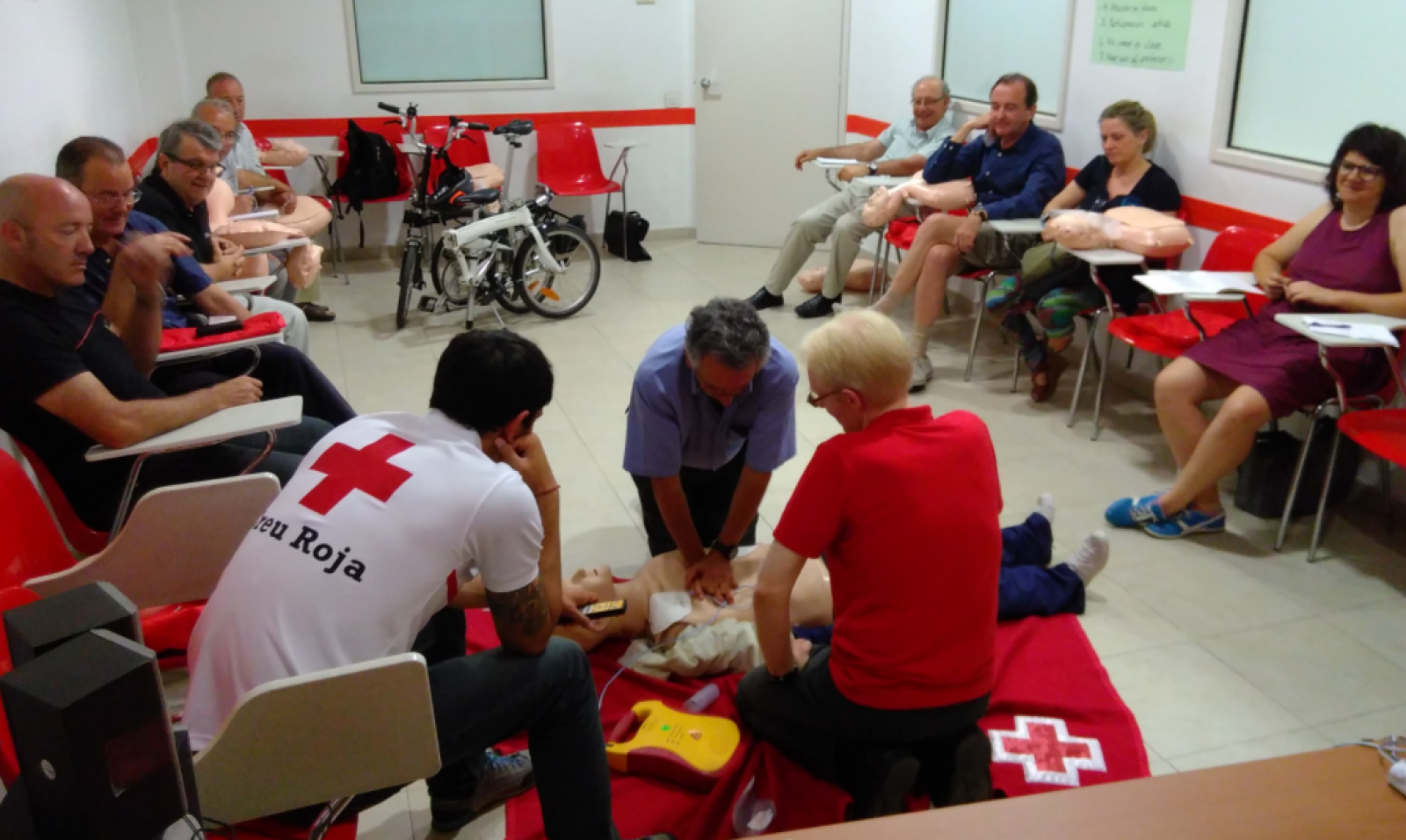 Curs de primers auxilis de la Creu Roja