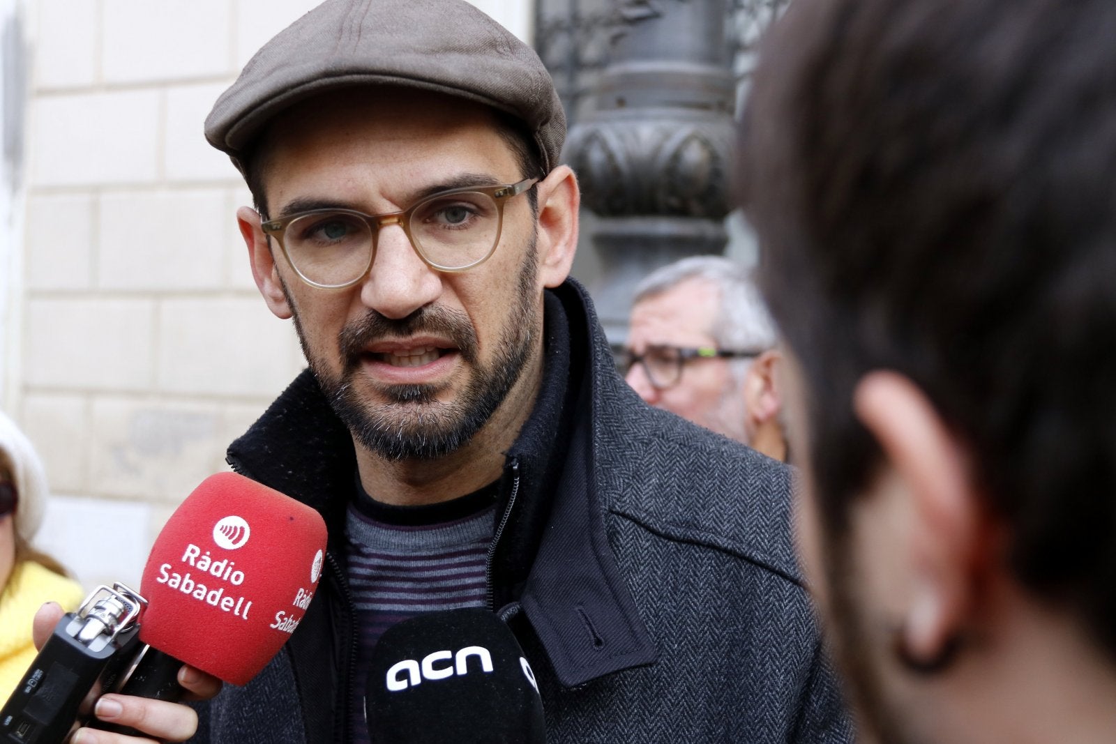 L'alcalde de Sabadell, Maties Serracant, atén els mitjans de comunicació