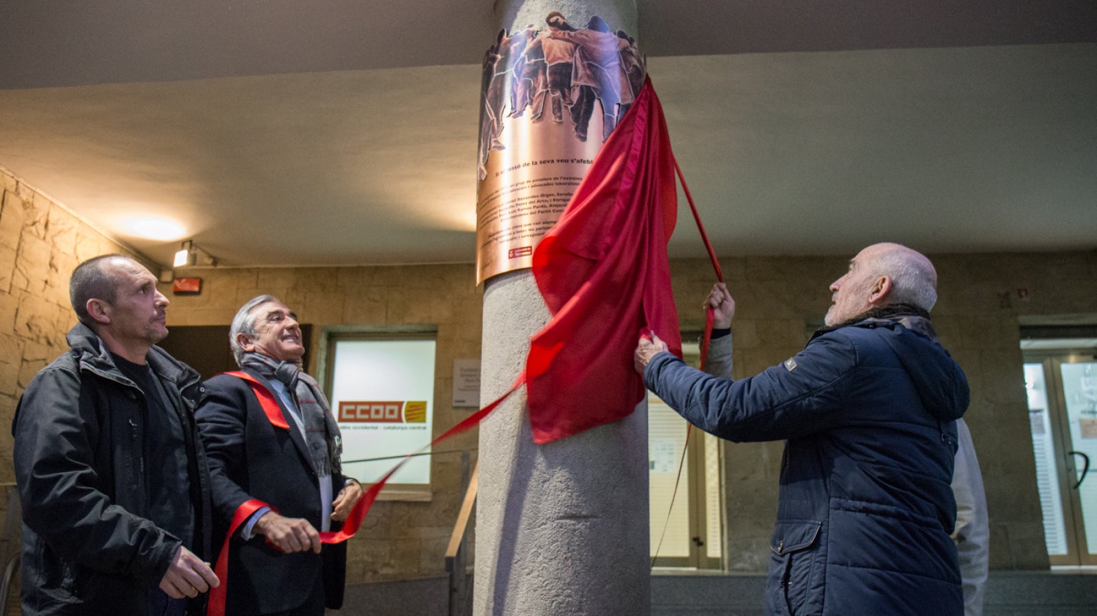 La inauguració de la placa en homenatge a les víctimes de l’atemptat del despatx laboralista d’Atocha del 1977