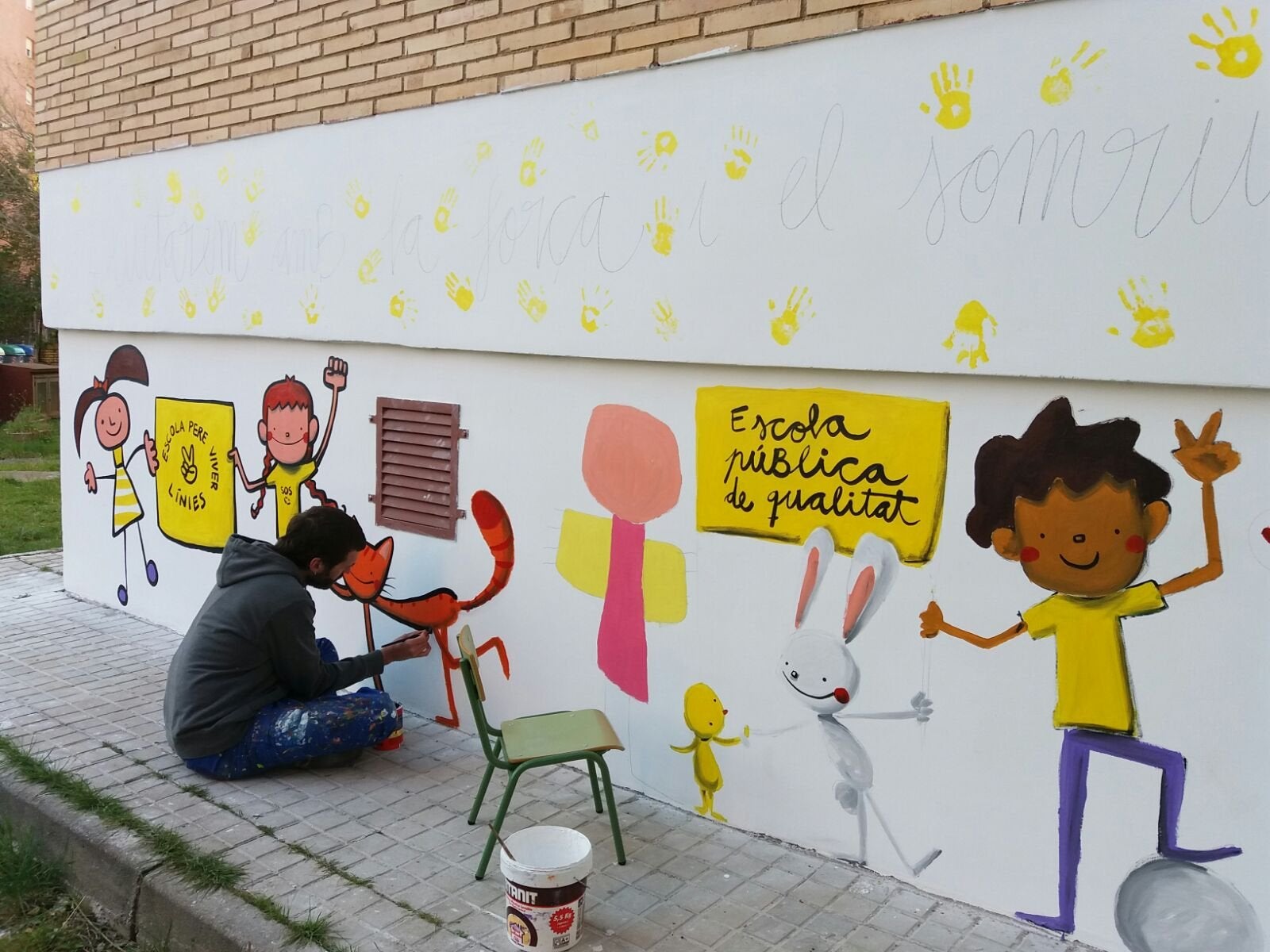 Mural de Joan Turu en una de les parets de l'escola Pere Viver