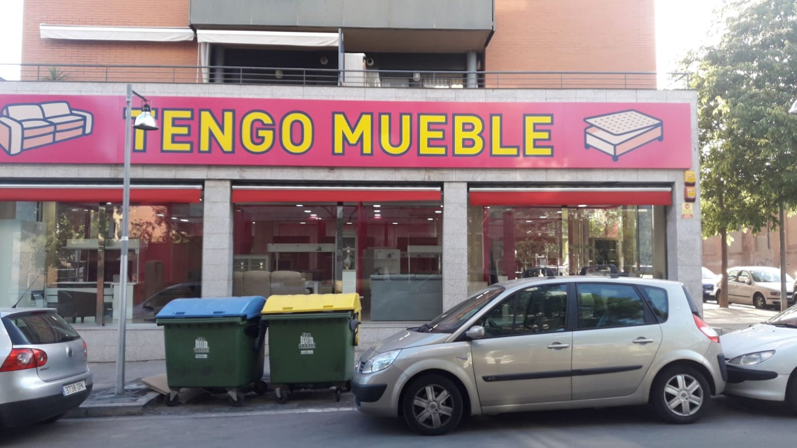 El nou local de mobles al passatge de l'Obrer