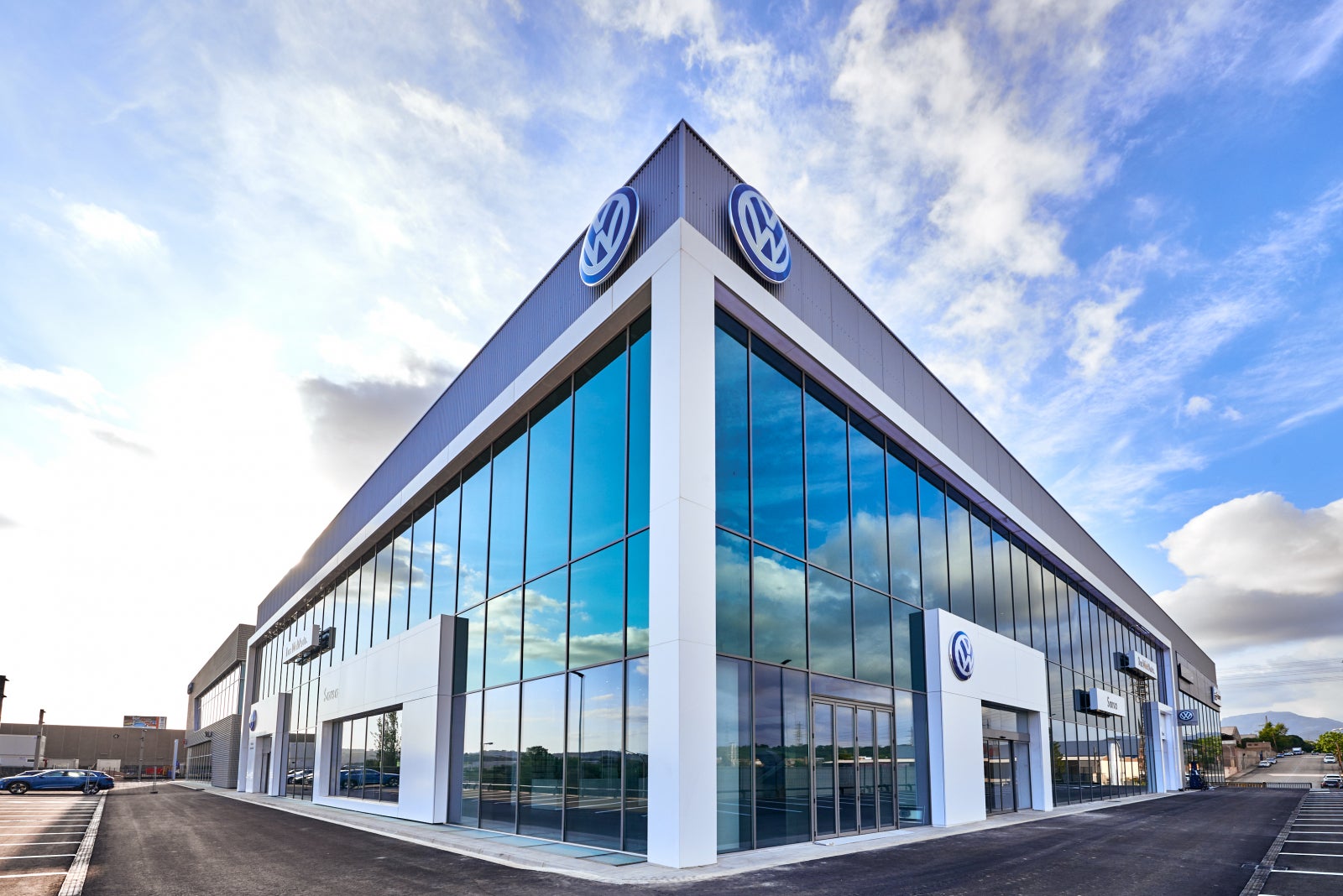 Sarsa Terrassa obre les seves portes del seu nou centre d’automoció