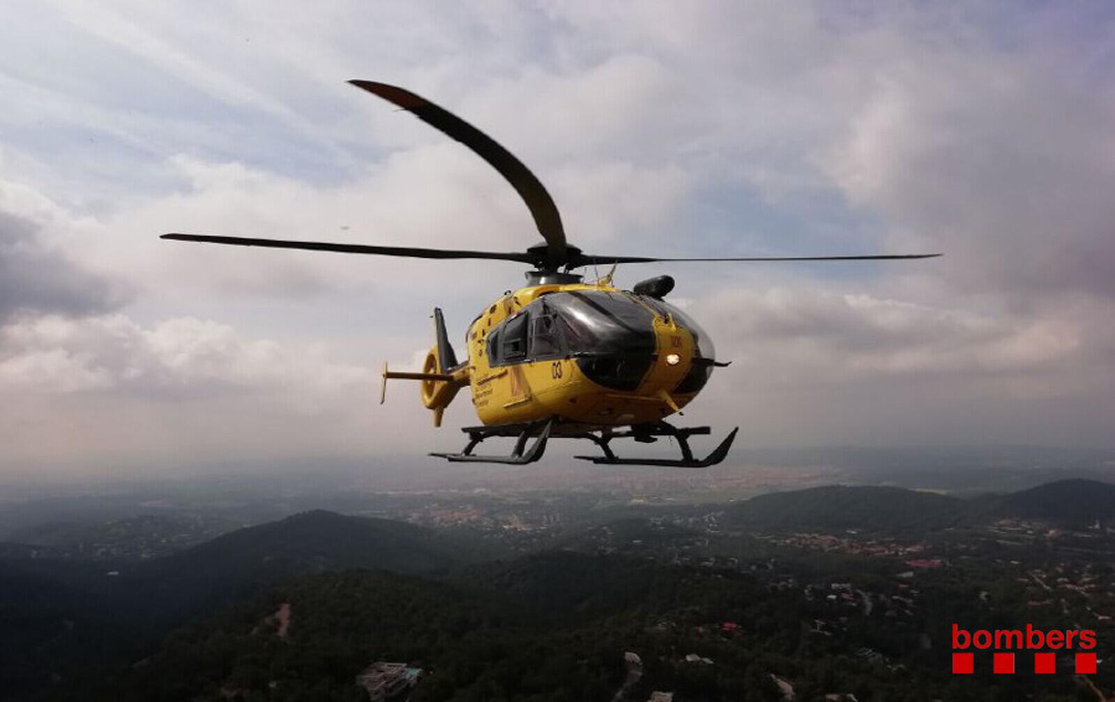 Helicòpter del GRAE sobrevolant el Parc Natural de Sant Llorenç
