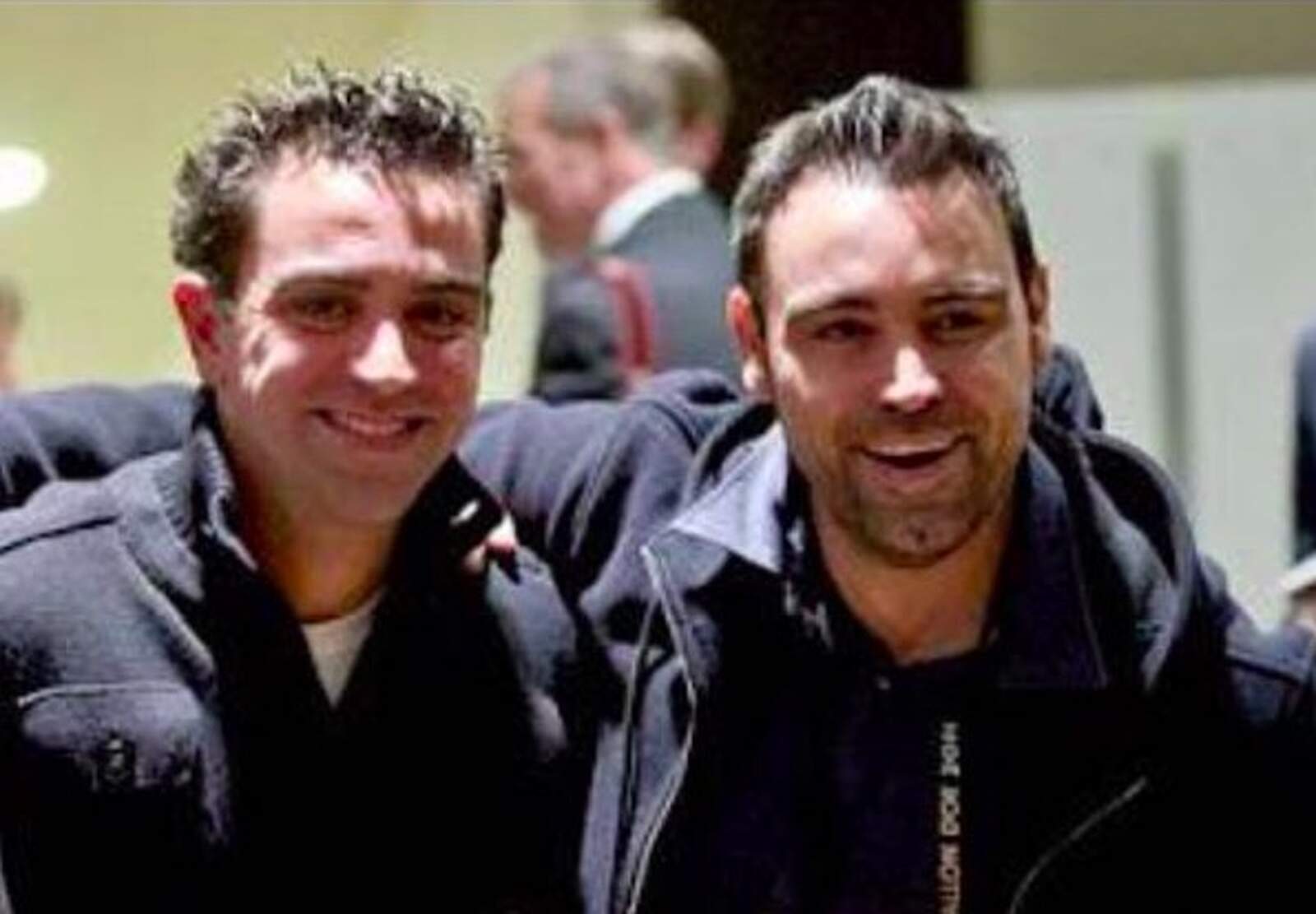 Xavi Hernández amb el seu germà Àlex