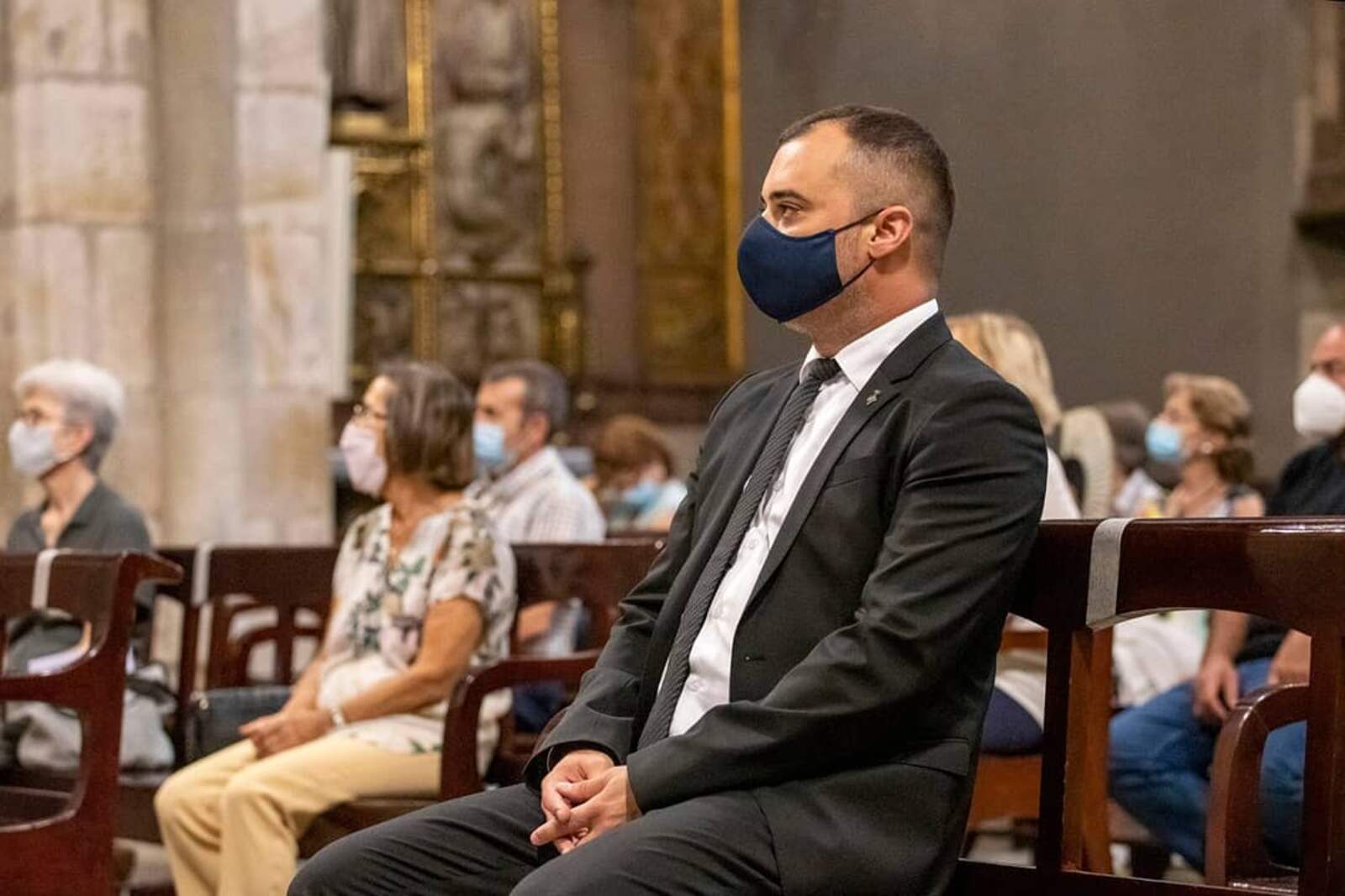 Jordi Ballart en la missa en record de les víctimes de la Covid-19 a Terrassa