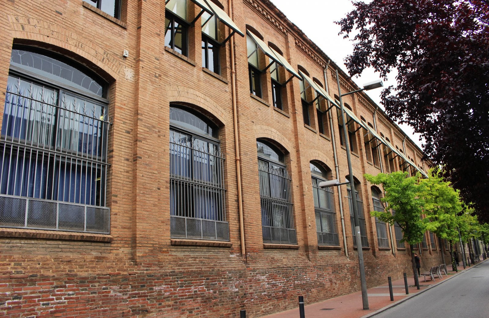Exterior del magatzem i fàbrica Marcet i Poal
