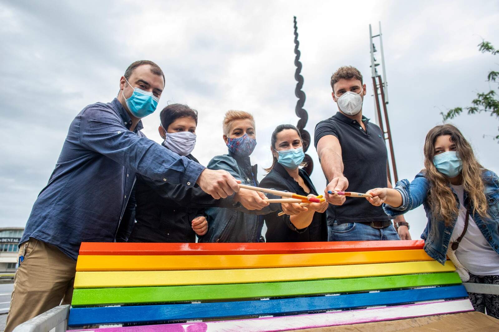 L'alcalde Jordi Ballart i la regidora Jennifer Ramírez participant en una acció lgtbi
