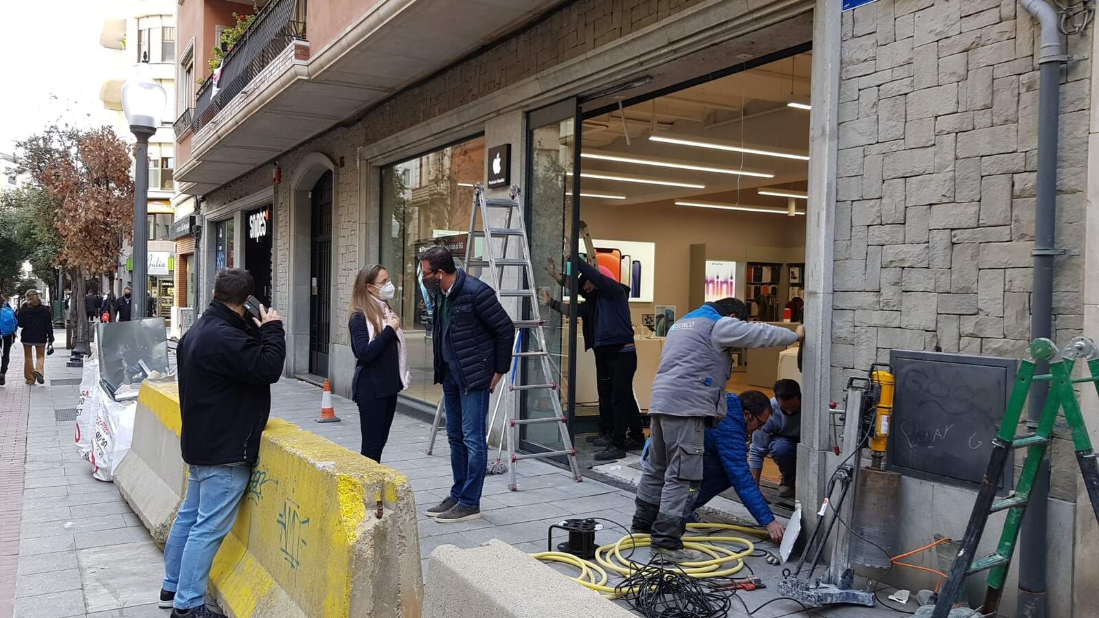 Tornen a robar a la botiga d'Apple de Terrassa