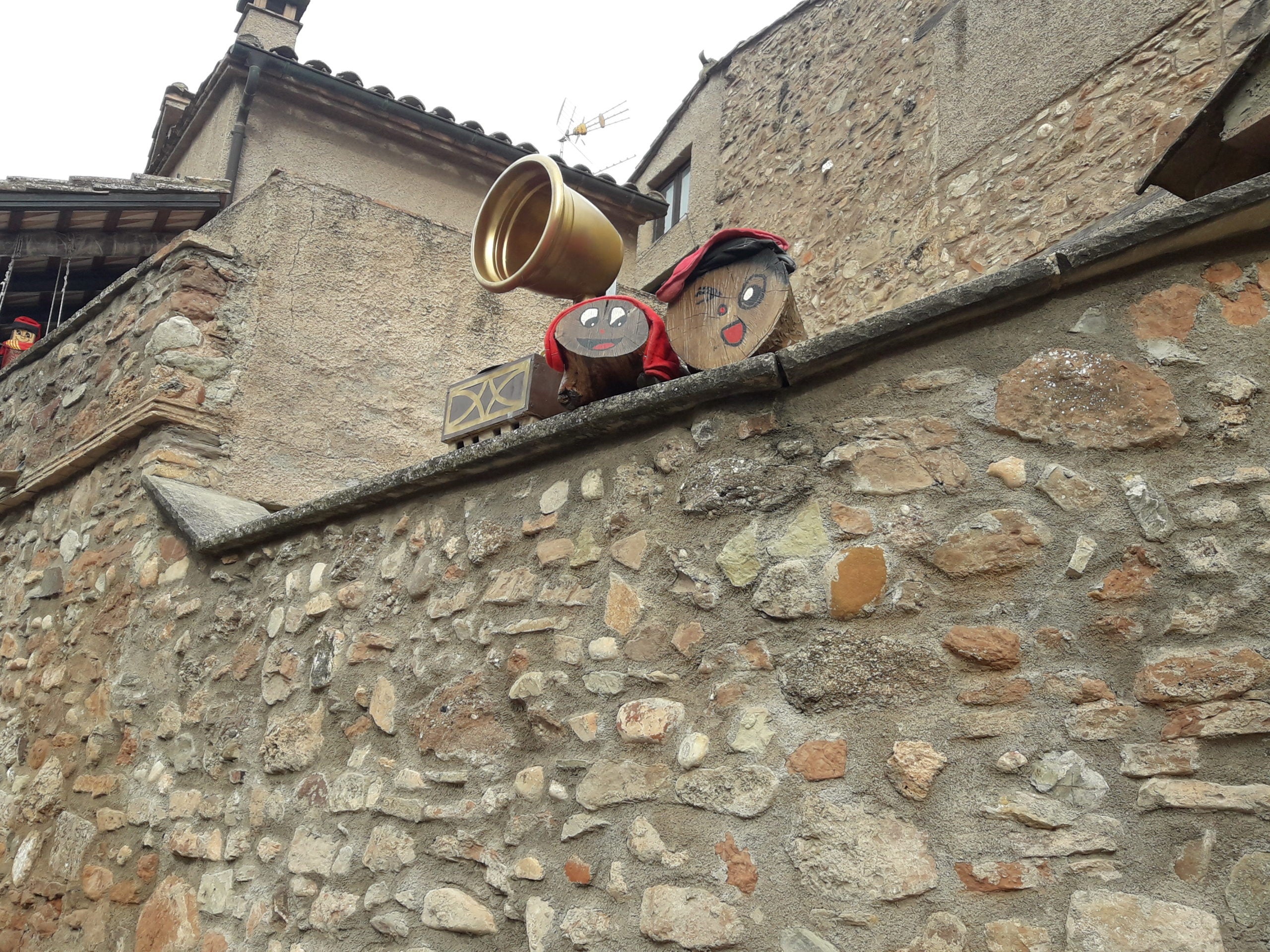 Mura s’omple de tions