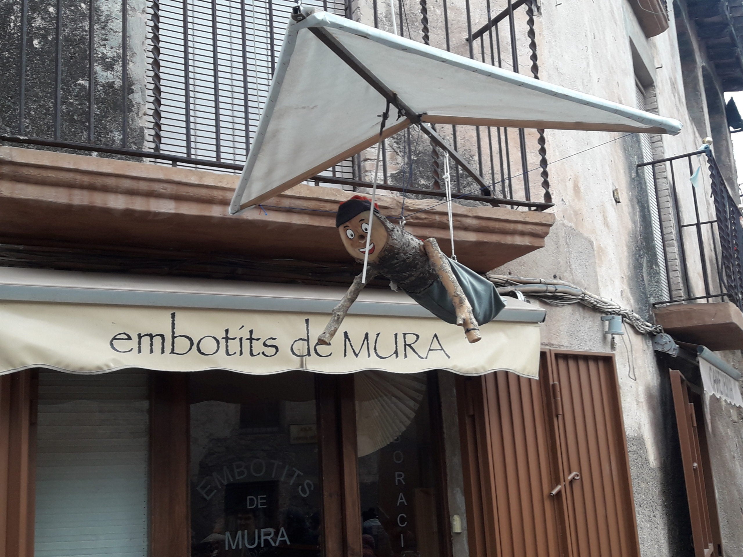 Mura s’omple de tions