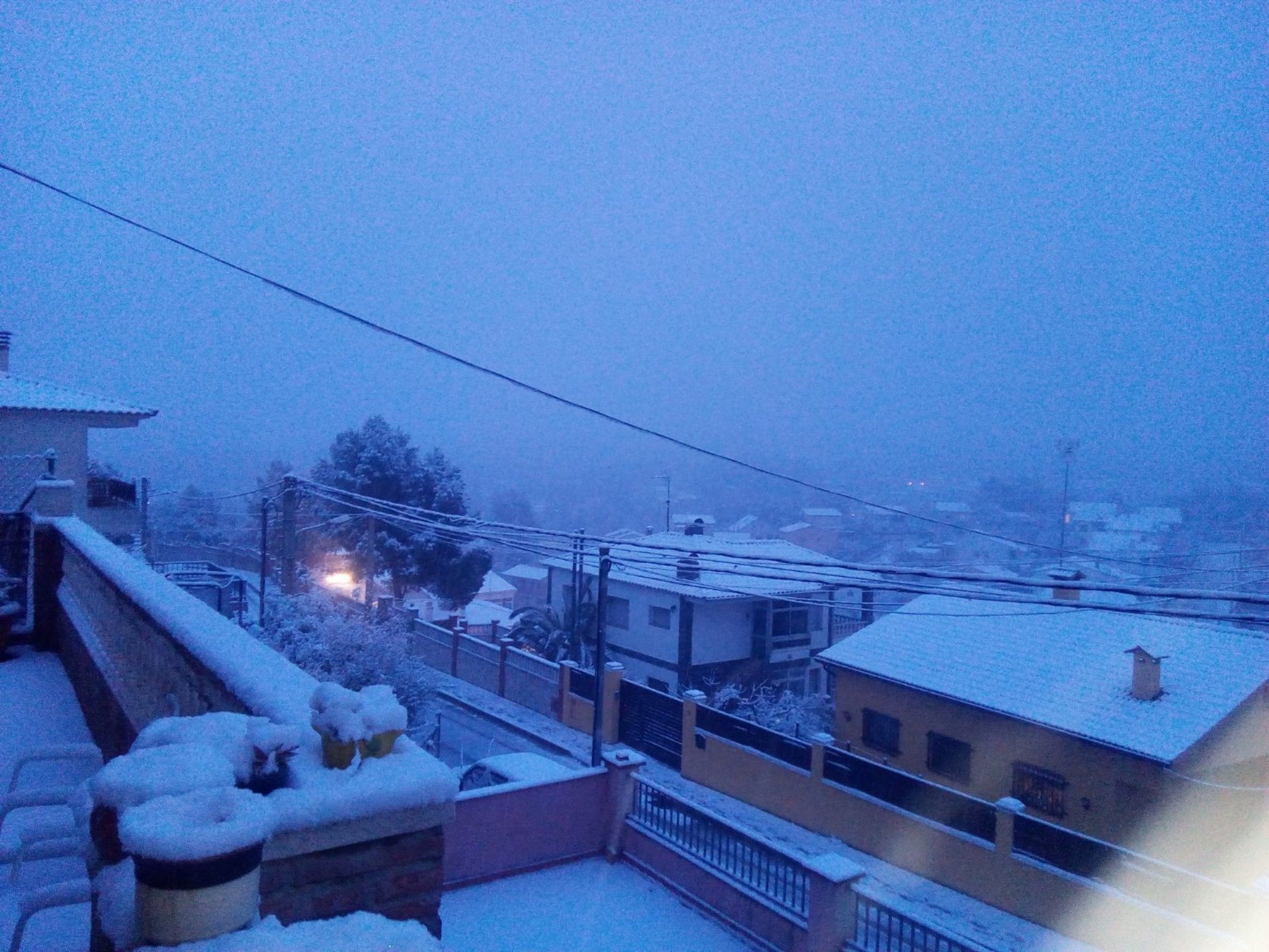 Vacarisses es tenyeix de blanc