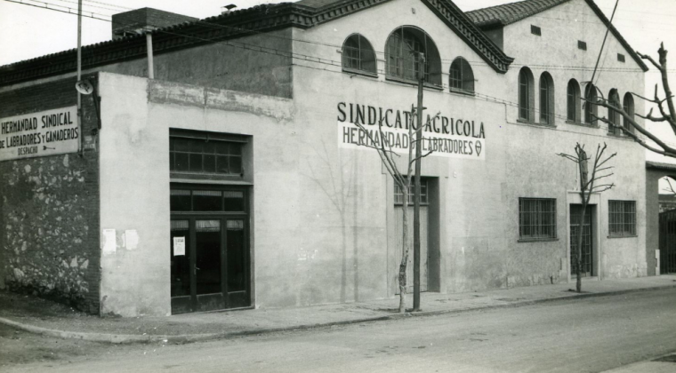 La cooperativa agrícola al carrer Colom