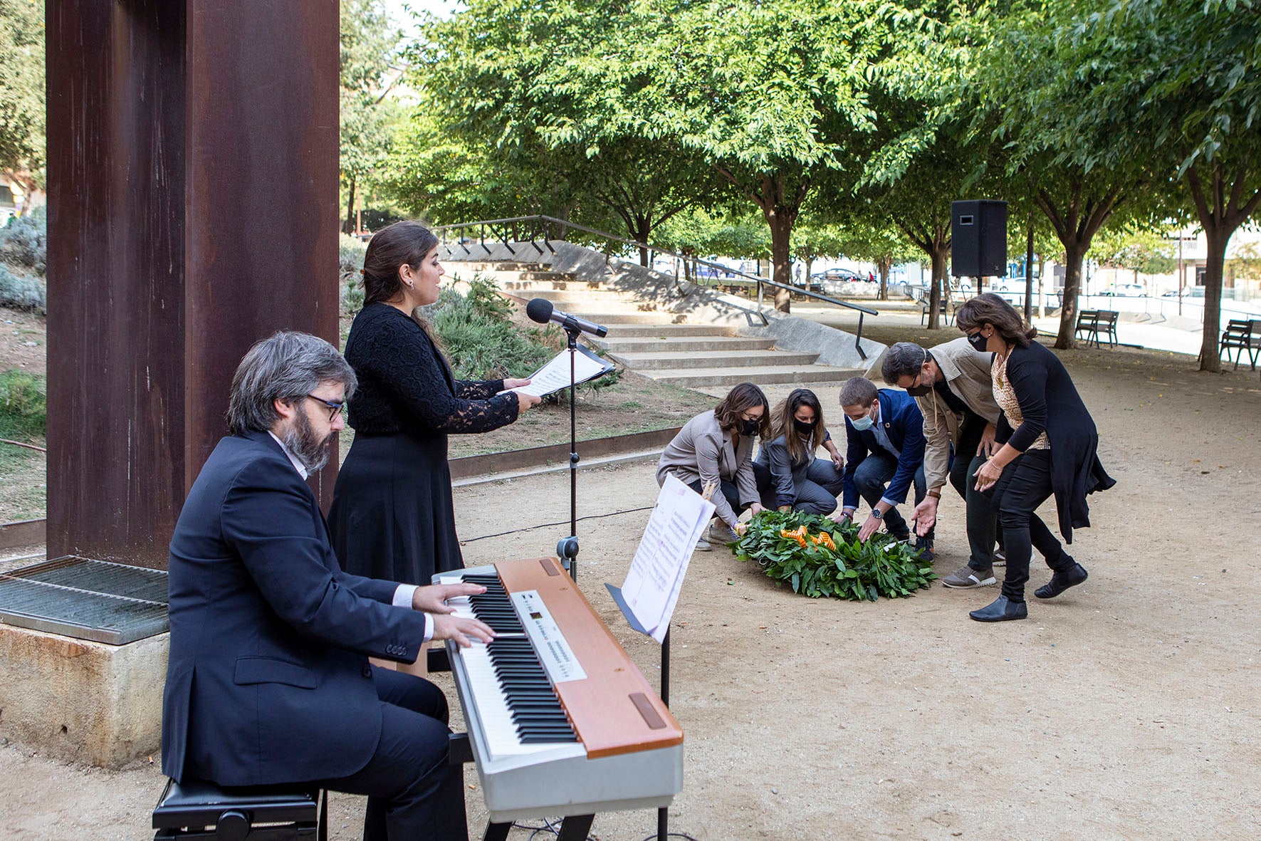 Martínez, Ramírez, Garcia Romero, Albert i Lluís durant l'acte en commemoració a les víctimes del franquisme | Ajuntament de Terrassa