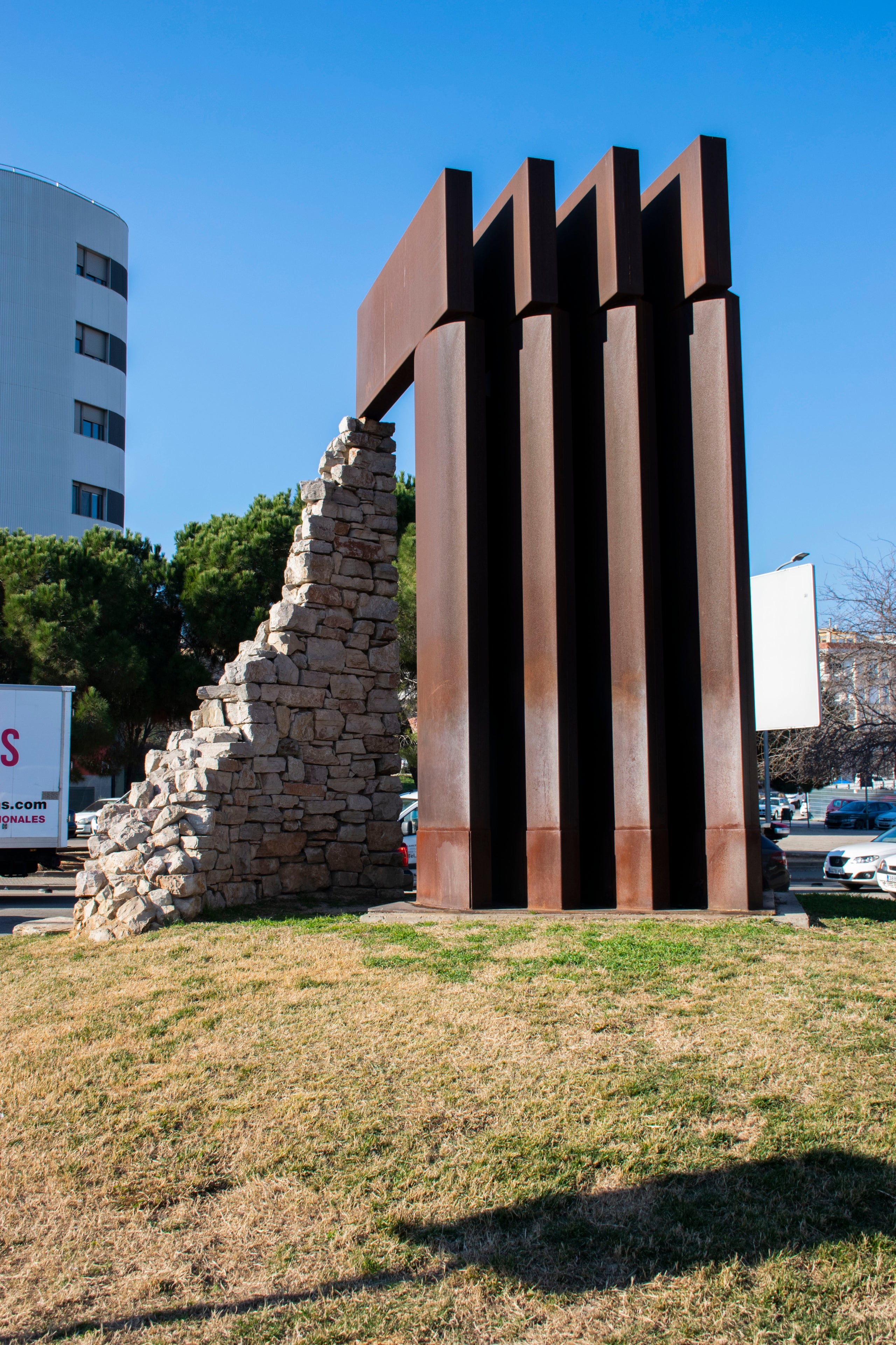 Camins, a la plaça dels Països Catalans/Javier Díaz