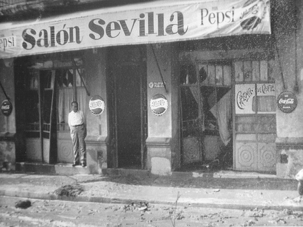 L'entrada del Saló Sevilla. Autor desconegut. Procedència Joaquim Verdaguer