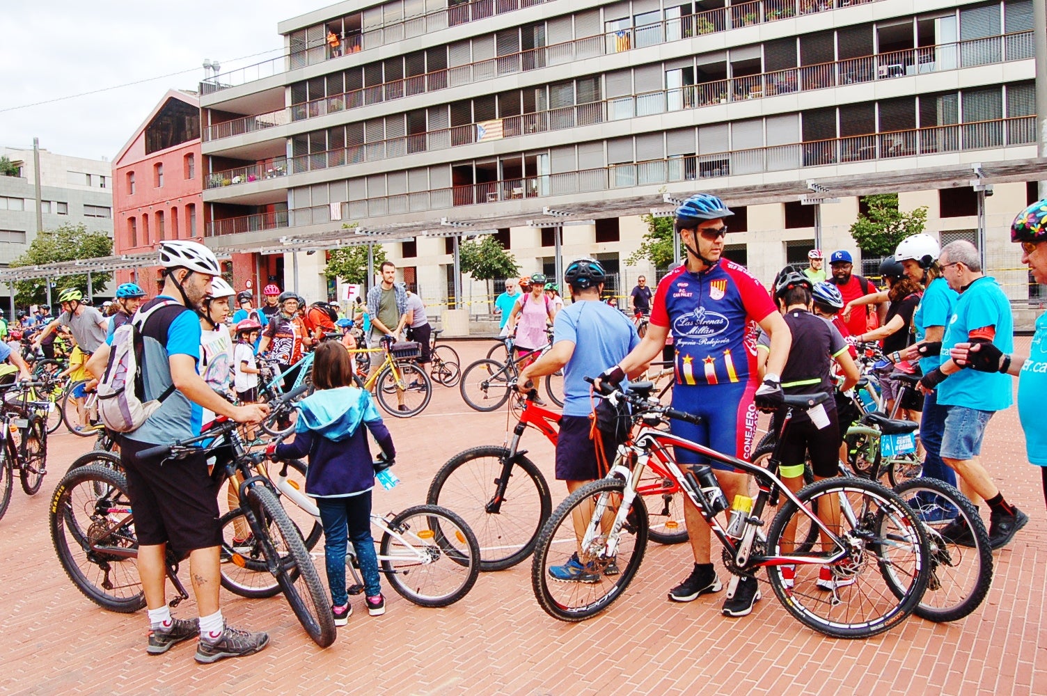 Pedalada popular a Terrassa/Ramon Navarro
