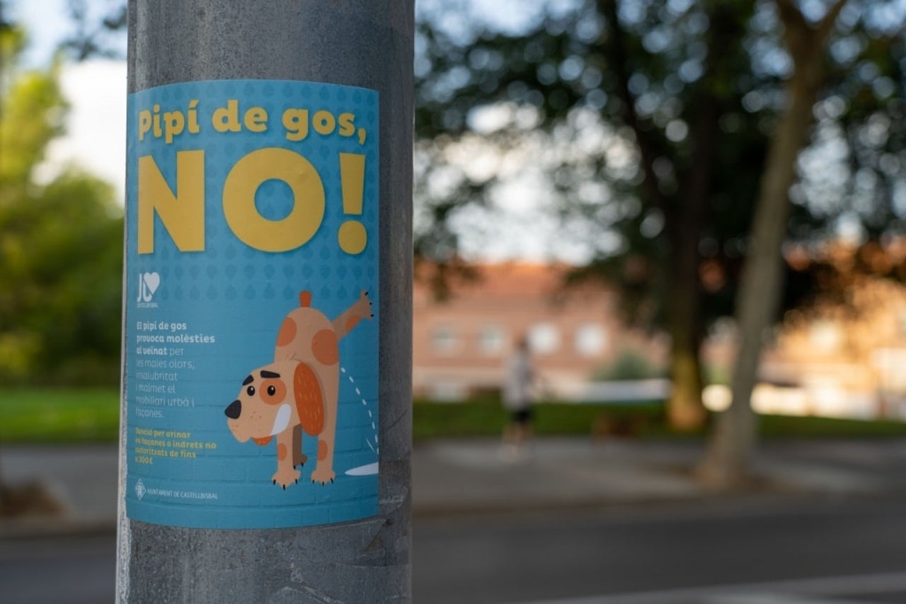 Campanya a Castellbisbal contra els orins en el mobiliari urbà | Aleix Mateu