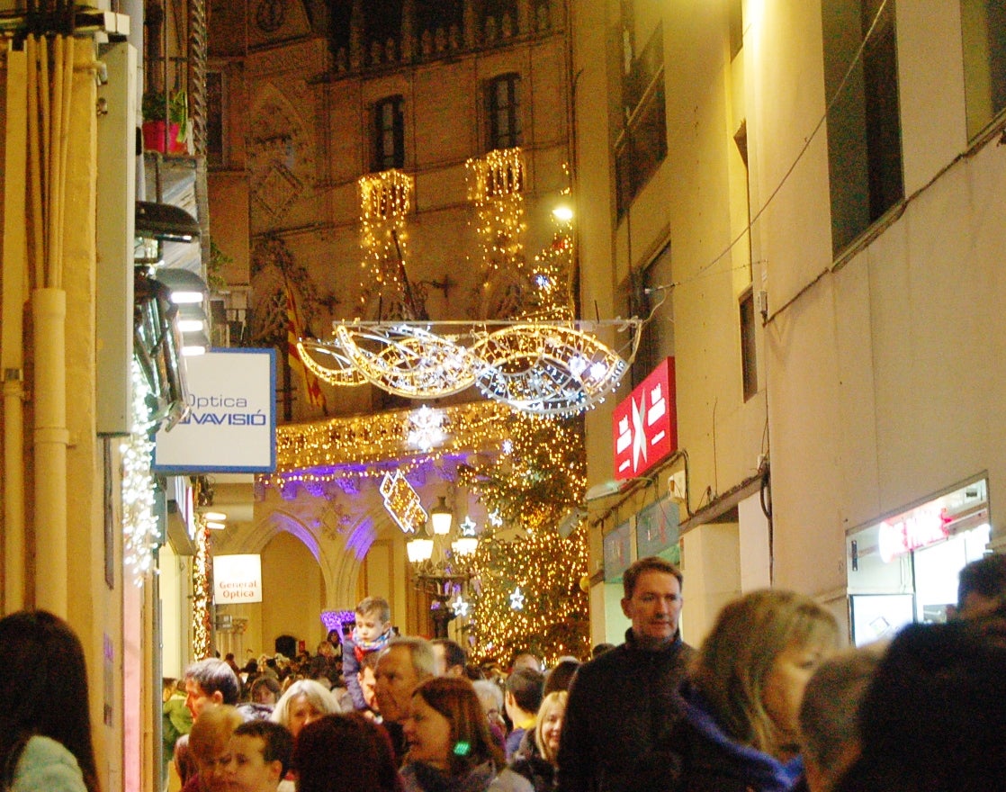 Terrassa dona el tret de sortida al Nadal amb l'encesa de l'enllumenat, la inauguració del Pessebre tradicional i nadales cantades per 'Terrassa Ciutat Coral' al Raval de Montserrat