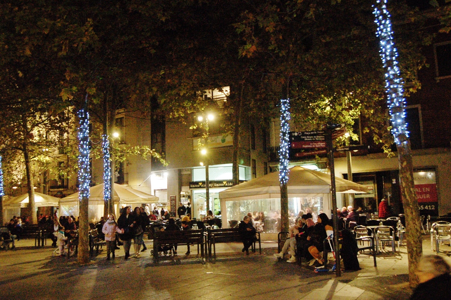 Terrassa dona el tret de sortida al Nadal amb l'encesa de l'enllumenat, la inauguració del Pessebre tradicional i nadales cantades per 'Terrassa Ciutat Coral' al Raval de Montserrat