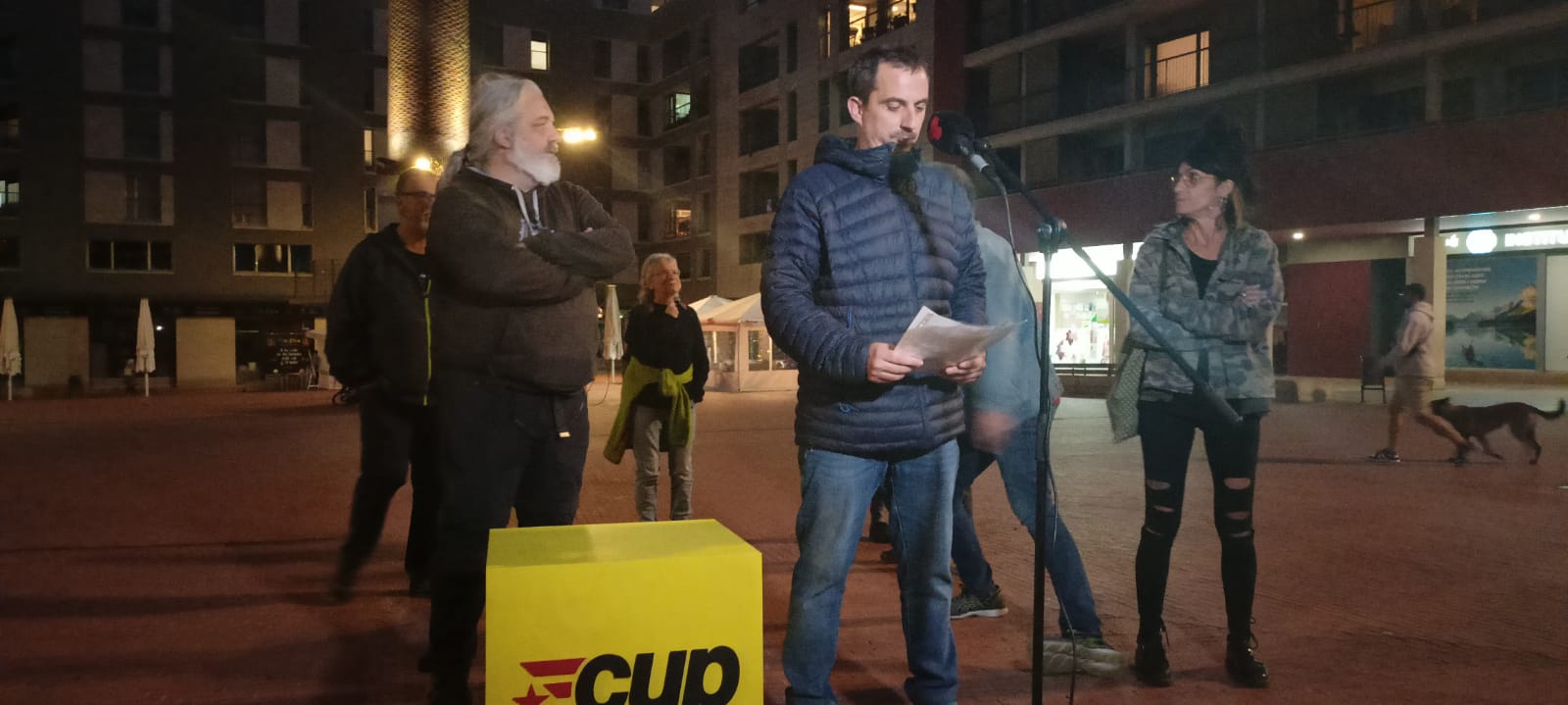 La CUP refusa la pista de gel que vol l'Ajuntament i en proposa una de sintètica/Joan Manel Oller