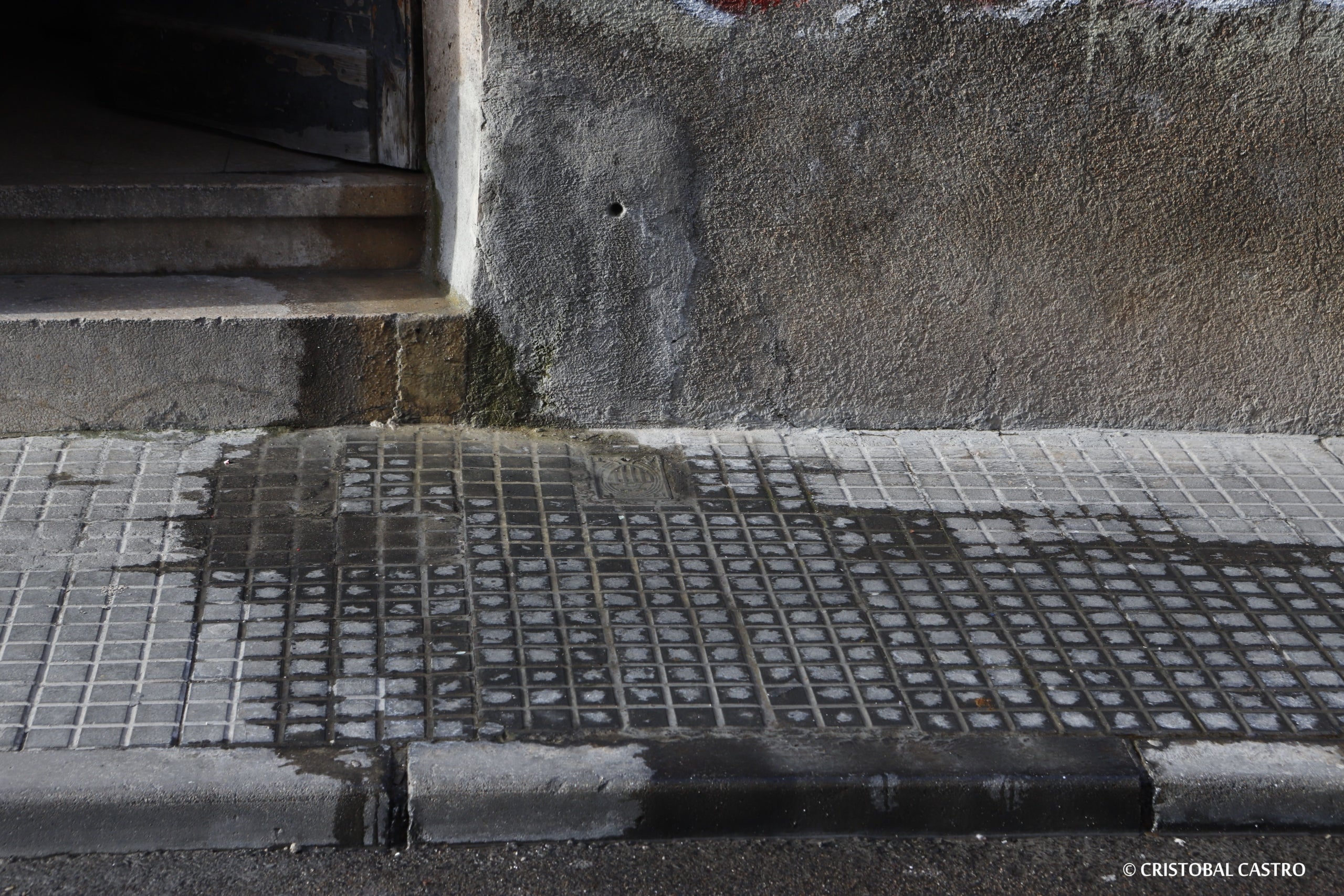 Fuita d'aigia just davant de les oficines de Mina | Cristóbal Castro