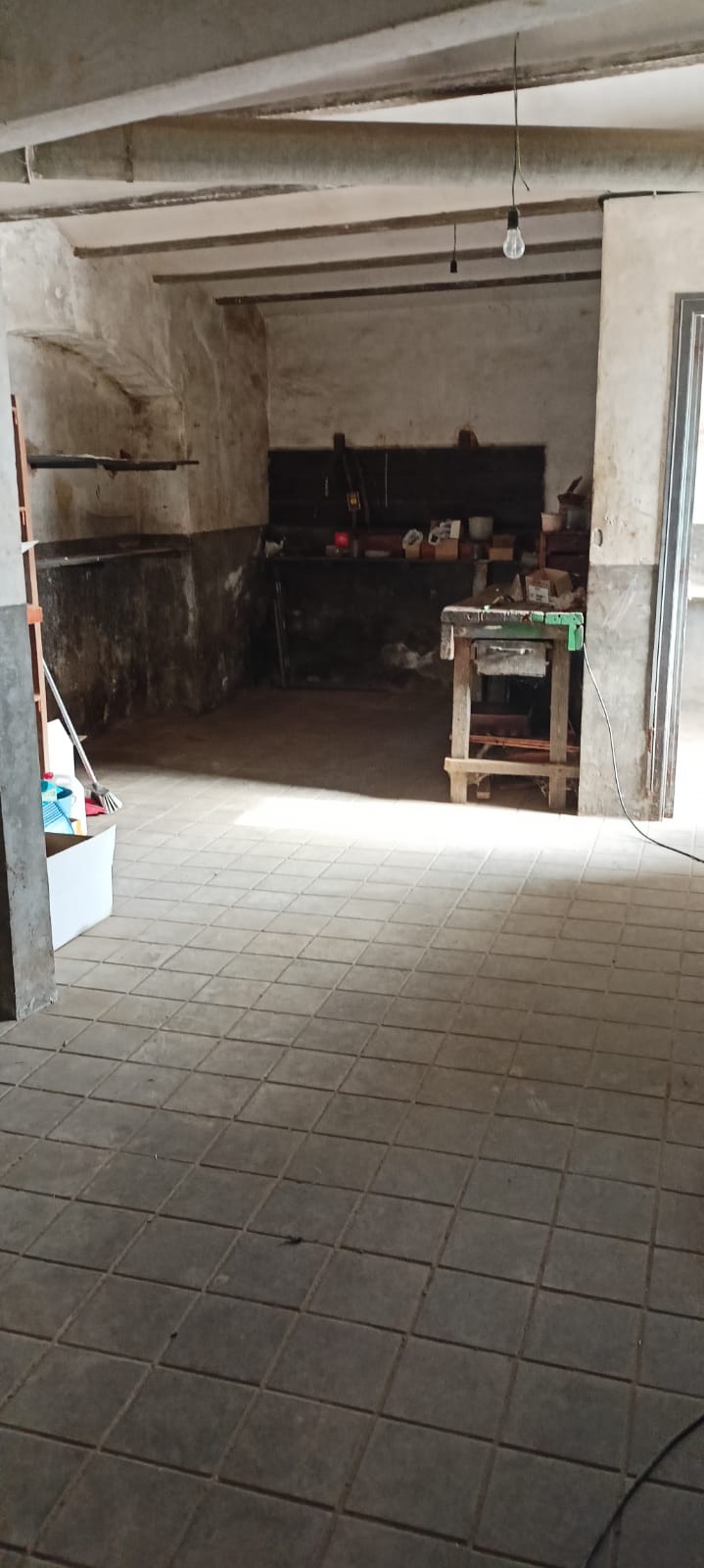 Ullastrell celebra la 11a Fira de l'Oli i l'Oliva, on mostra productes de la terra, com vi produït i emmagatzemat al municipi