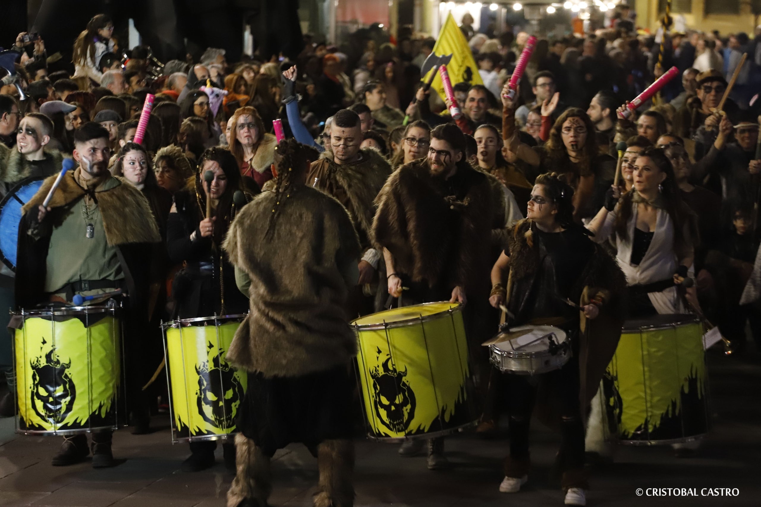 Els carrers de Terrassa tornen a omplir-se de festa amb el primer Carnestoltes celebrat amb normalitat després de dos anys