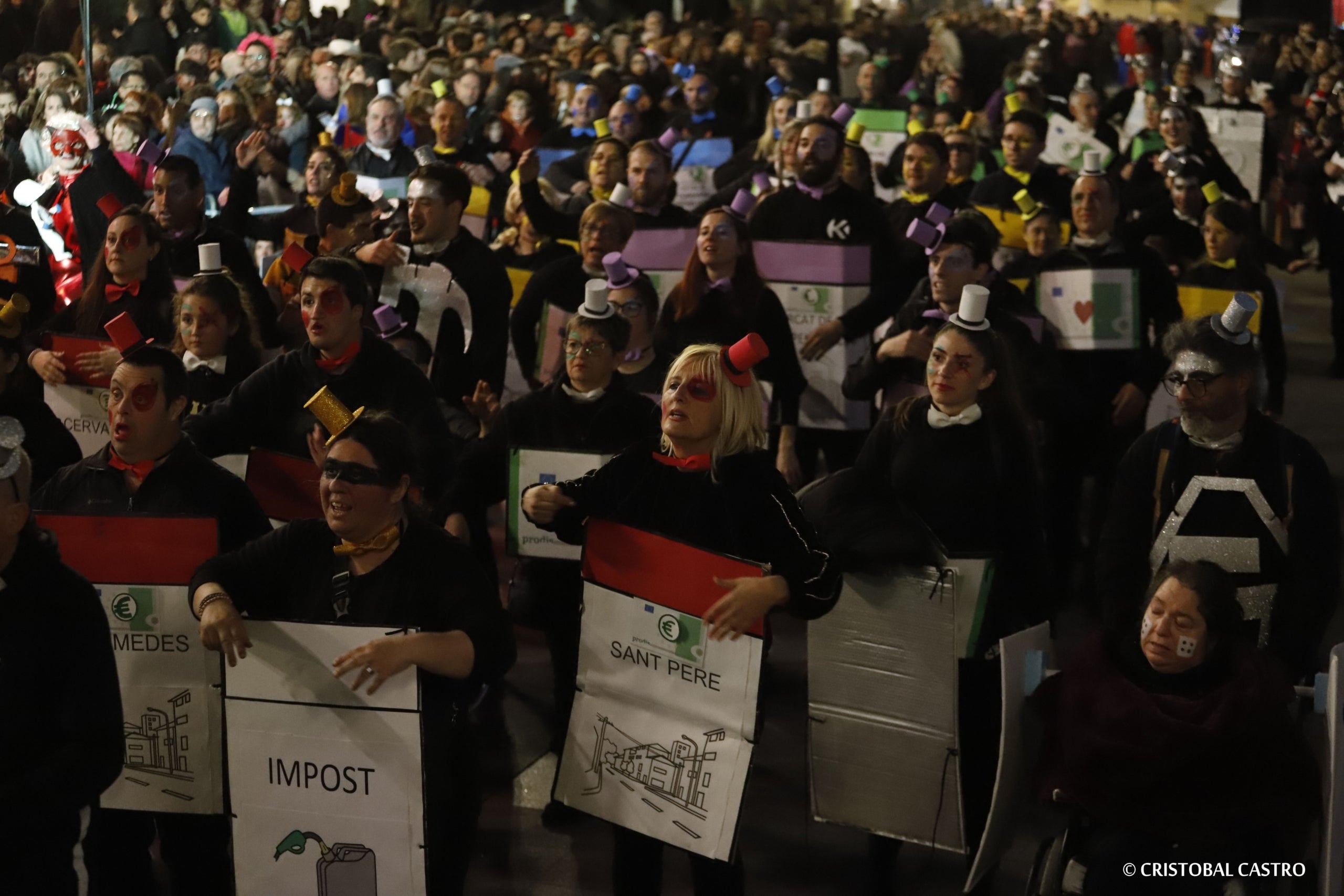 Els carrers de Terrassa tornen a omplir-se de festa amb el primer Carnestoltes celebrat amb normalitat després de dos anys