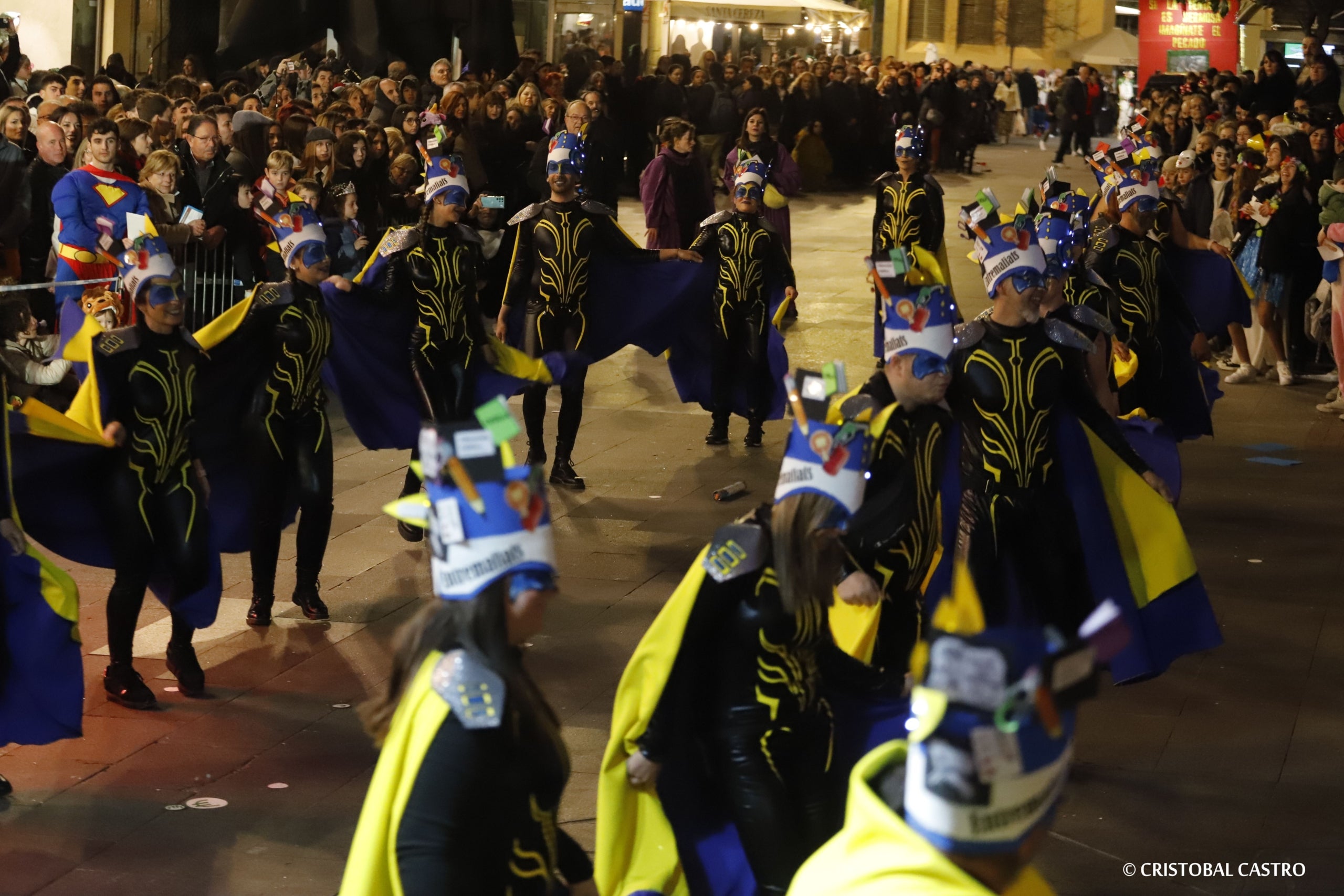 Els carrers de Terrassa tornen a omplir-se de festa amb el primer Carnestoltes celebrat amb normalitat després de dos anys