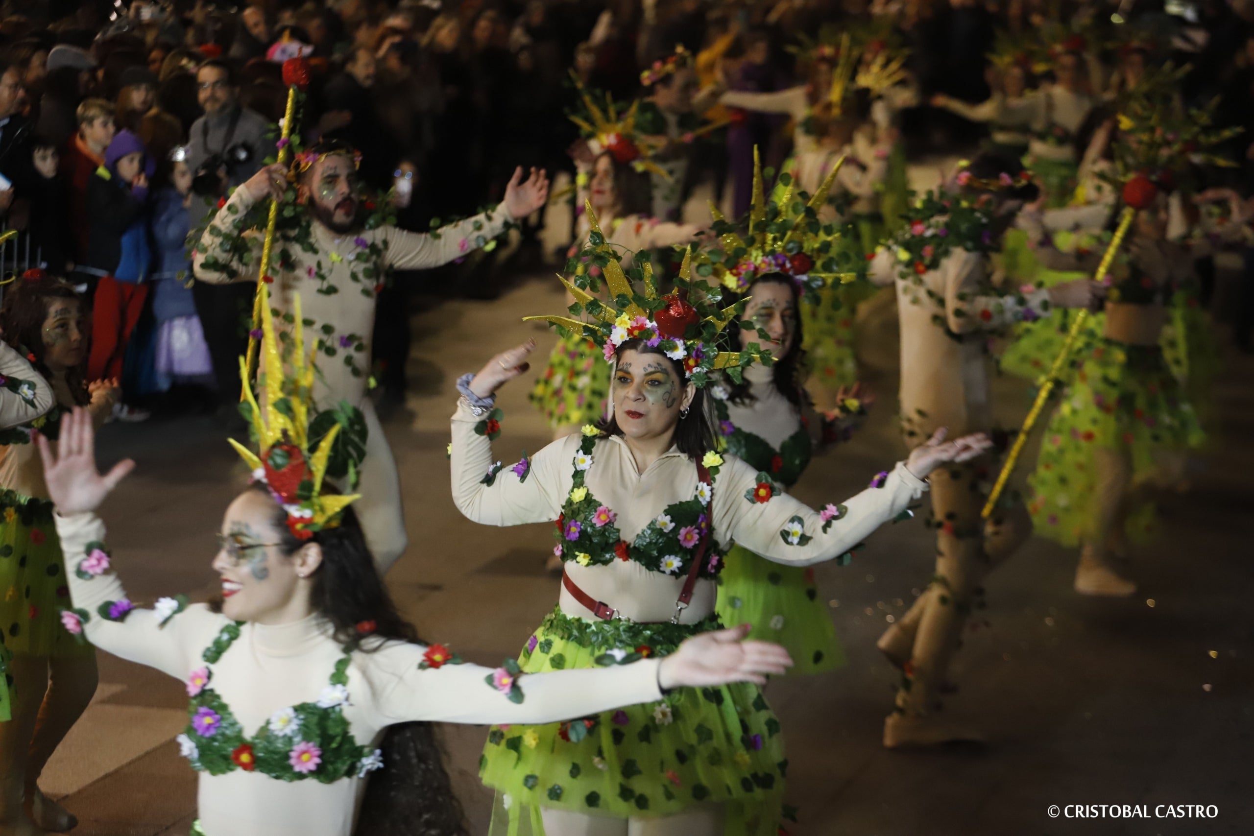 Els carrers de Terrassa tornen a omplir-se de festa amb el primer Carnestoltes celebrat amb normalitat després de dos anys