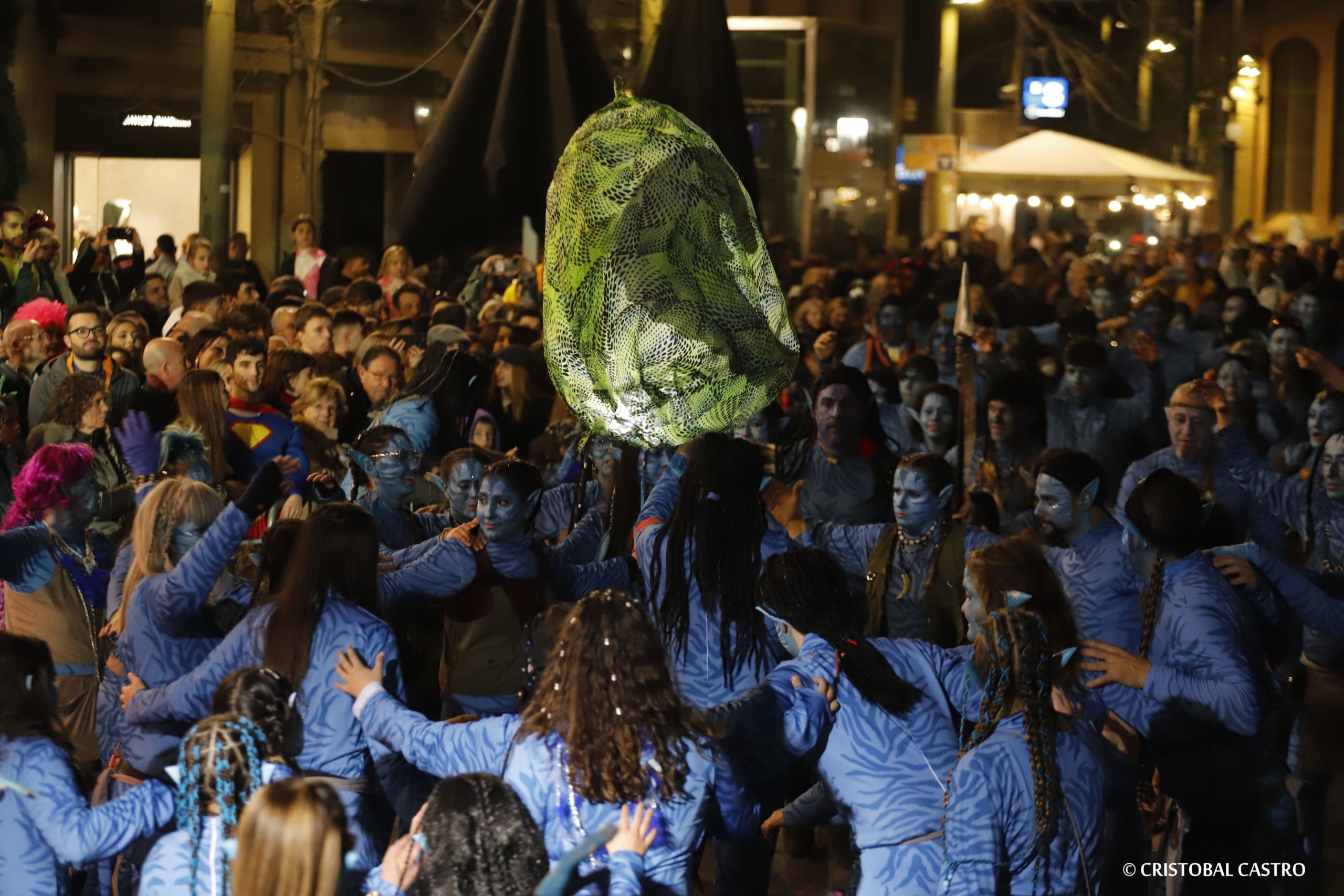 Els carrers de Terrassa tornen a omplir-se de festa amb el primer Carnestoltes celebrat amb normalitat després de dos anys