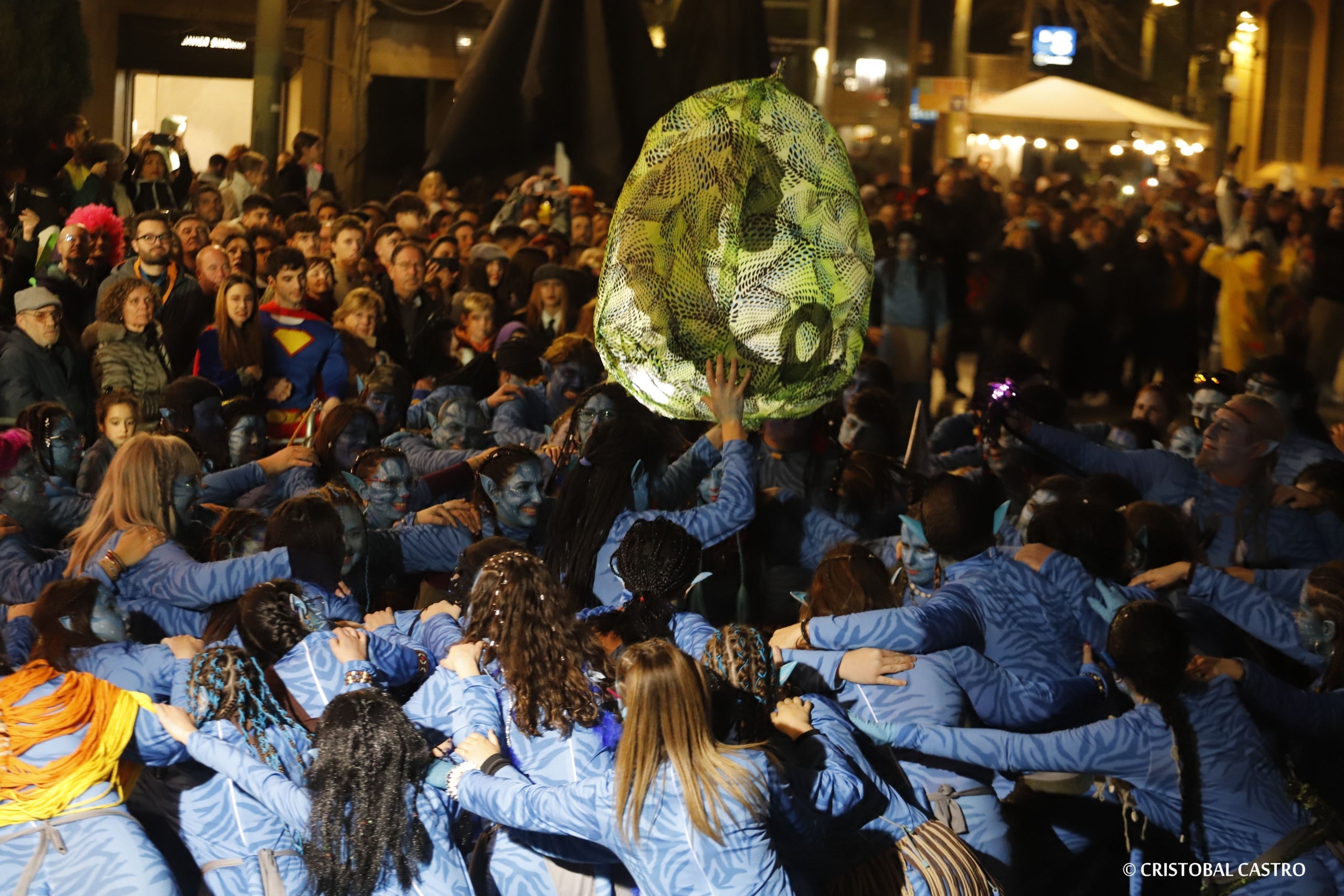 Els carrers de Terrassa tornen a omplir-se de festa amb el primer Carnestoltes celebrat amb normalitat després de dos anys