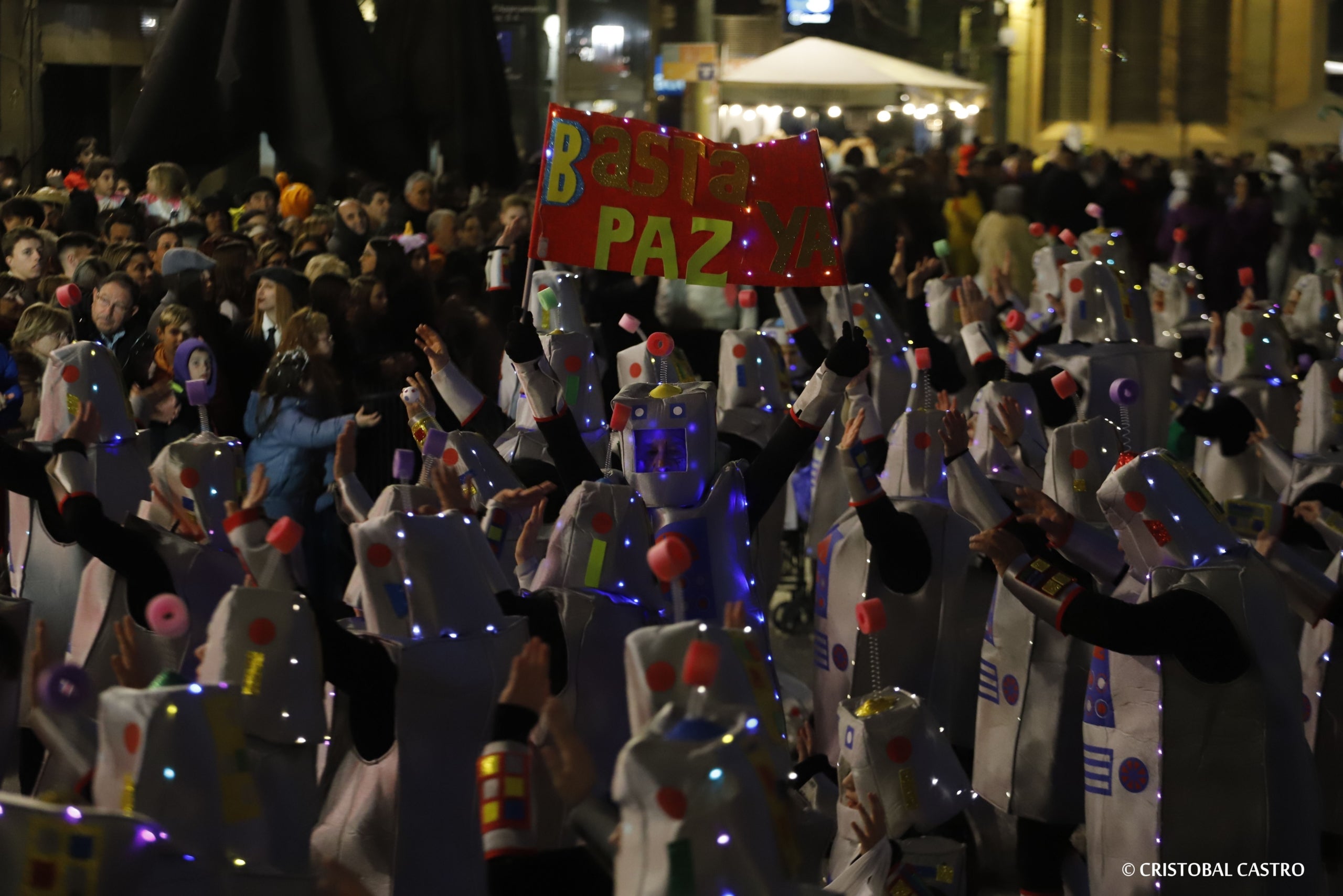 Els carrers de Terrassa tornen a omplir-se de festa amb el primer Carnestoltes celebrat amb normalitat després de dos anys
