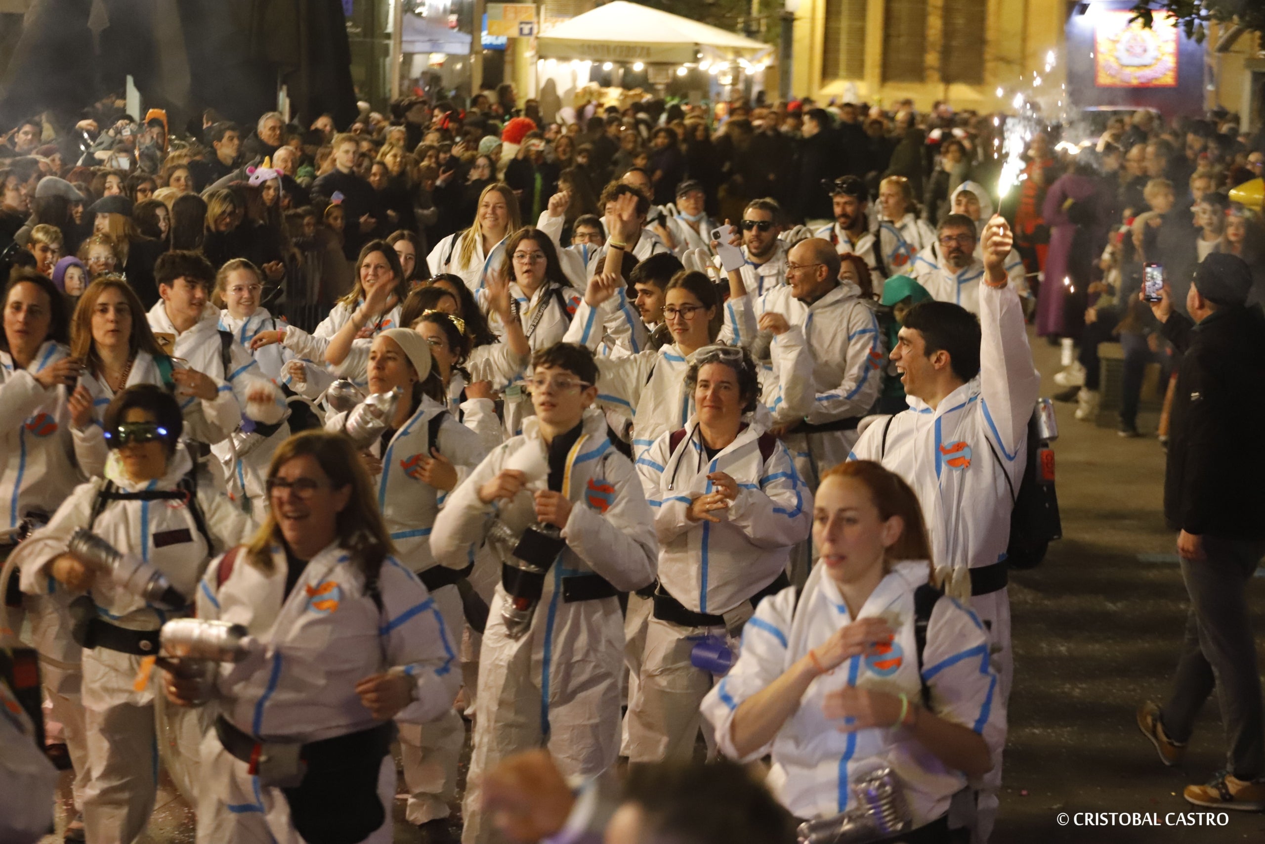 Els carrers de Terrassa tornen a omplir-se de festa amb el primer Carnestoltes celebrat amb normalitat després de dos anys