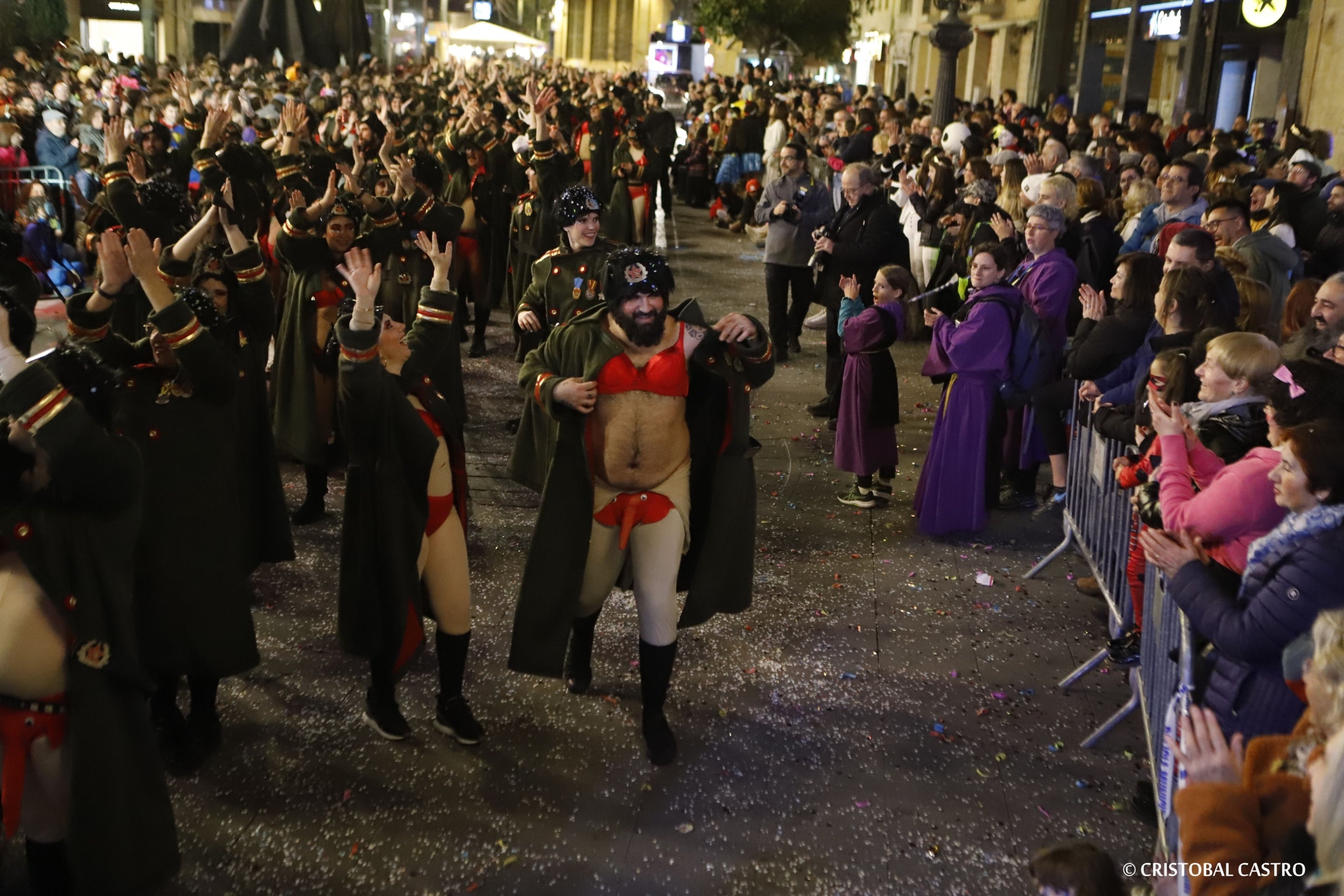 Els carrers de Terrassa tornen a omplir-se de festa amb el primer Carnestoltes celebrat amb normalitat després de dos anys
