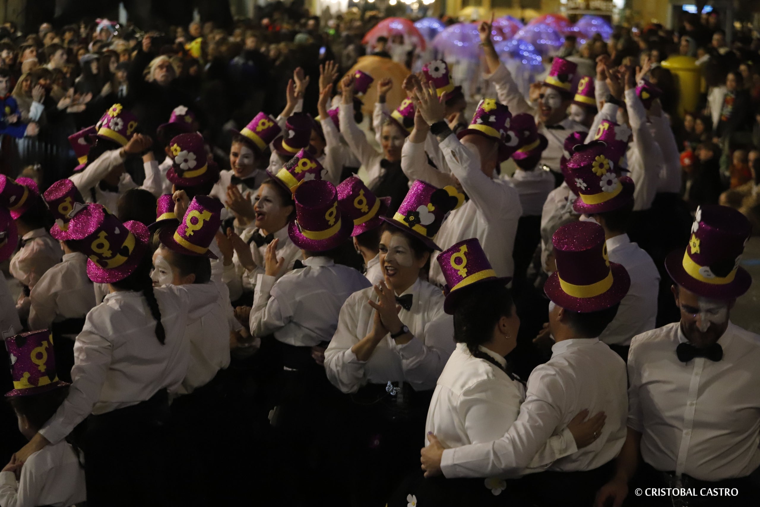 Els carrers de Terrassa tornen a omplir-se de festa amb el primer Carnestoltes celebrat amb normalitat després de dos anys
