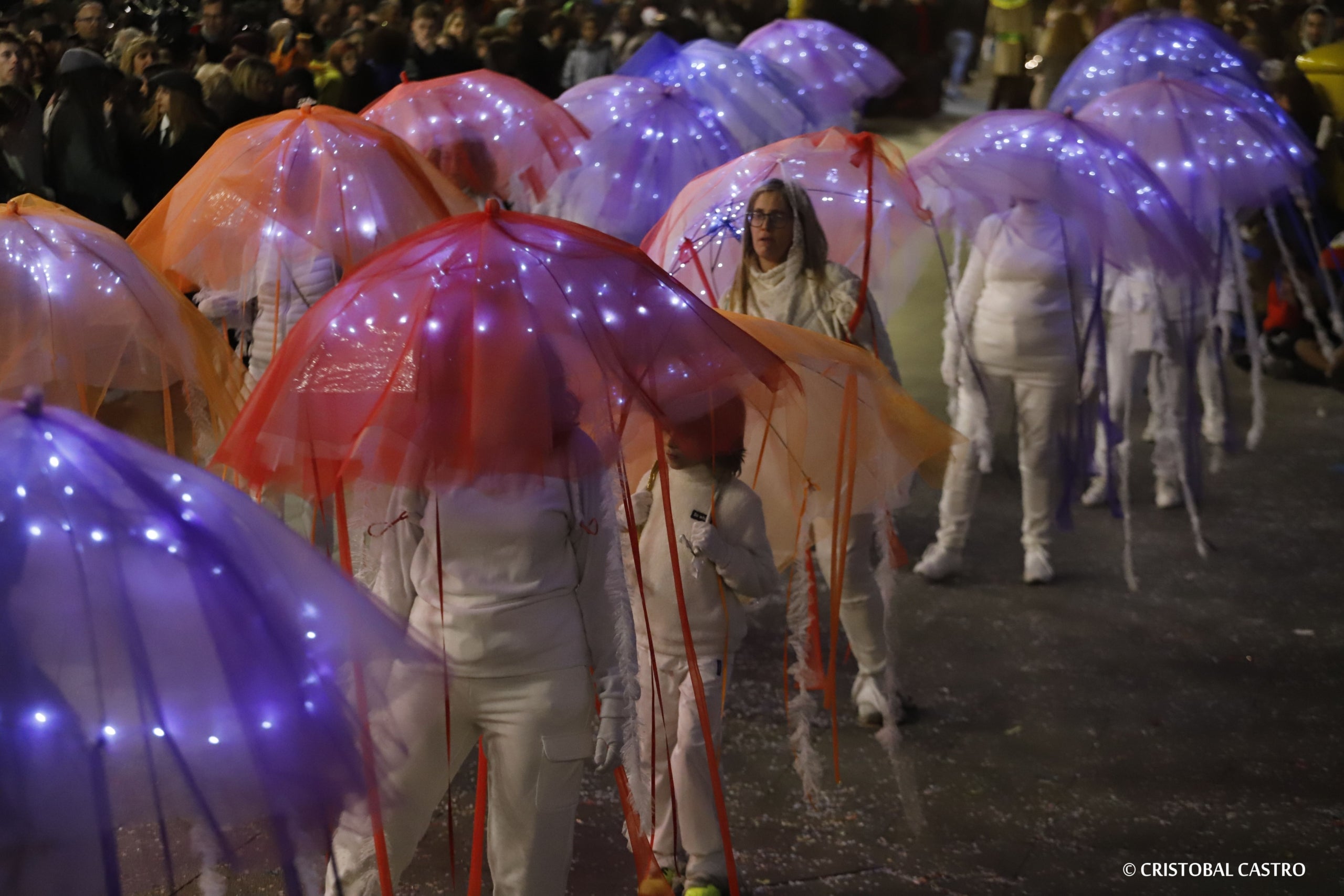 Els carrers de Terrassa tornen a omplir-se de festa amb el primer Carnestoltes celebrat amb normalitat després de dos anys