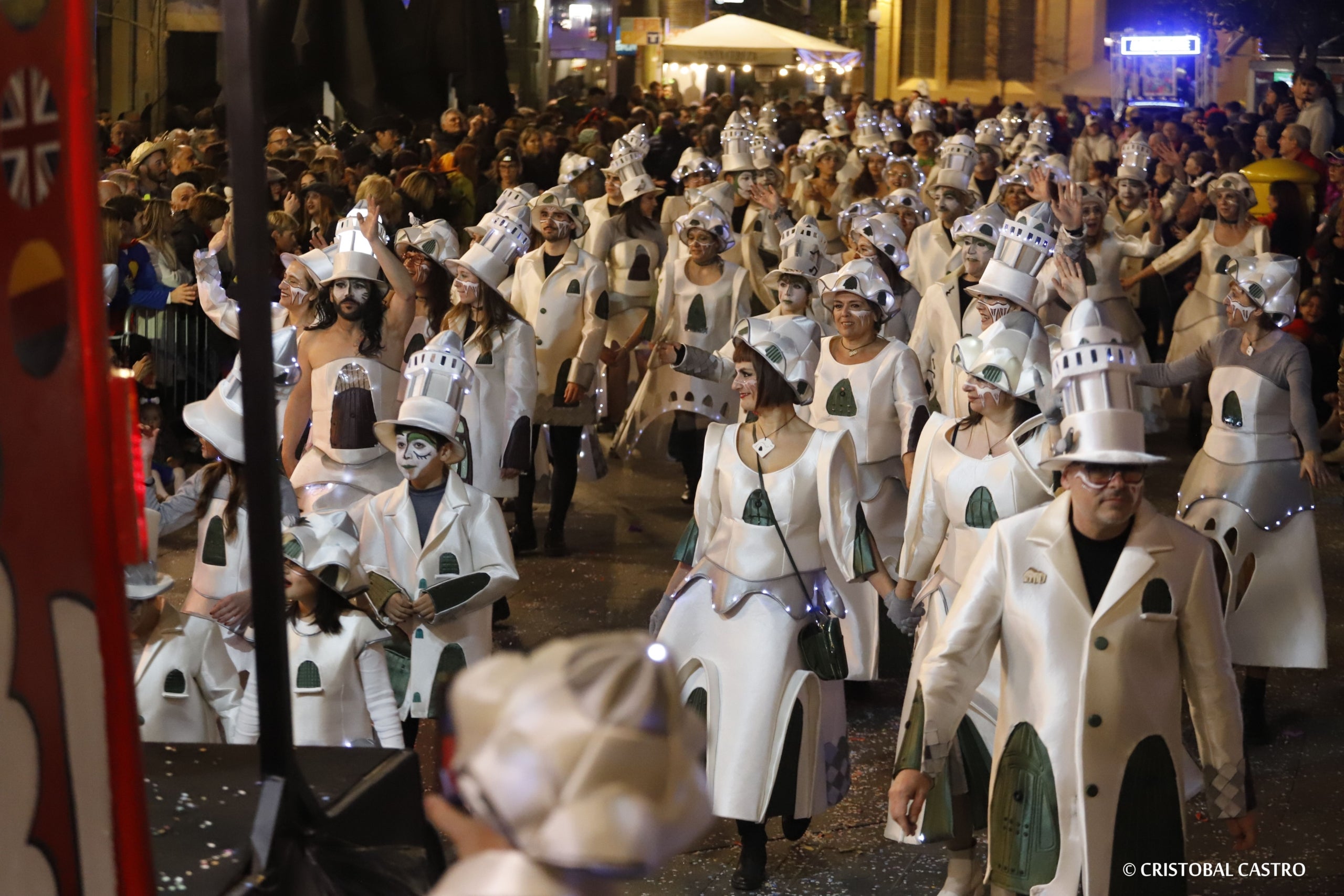 Els carrers de Terrassa tornen a omplir-se de festa amb el primer Carnestoltes celebrat amb normalitat després de dos anys