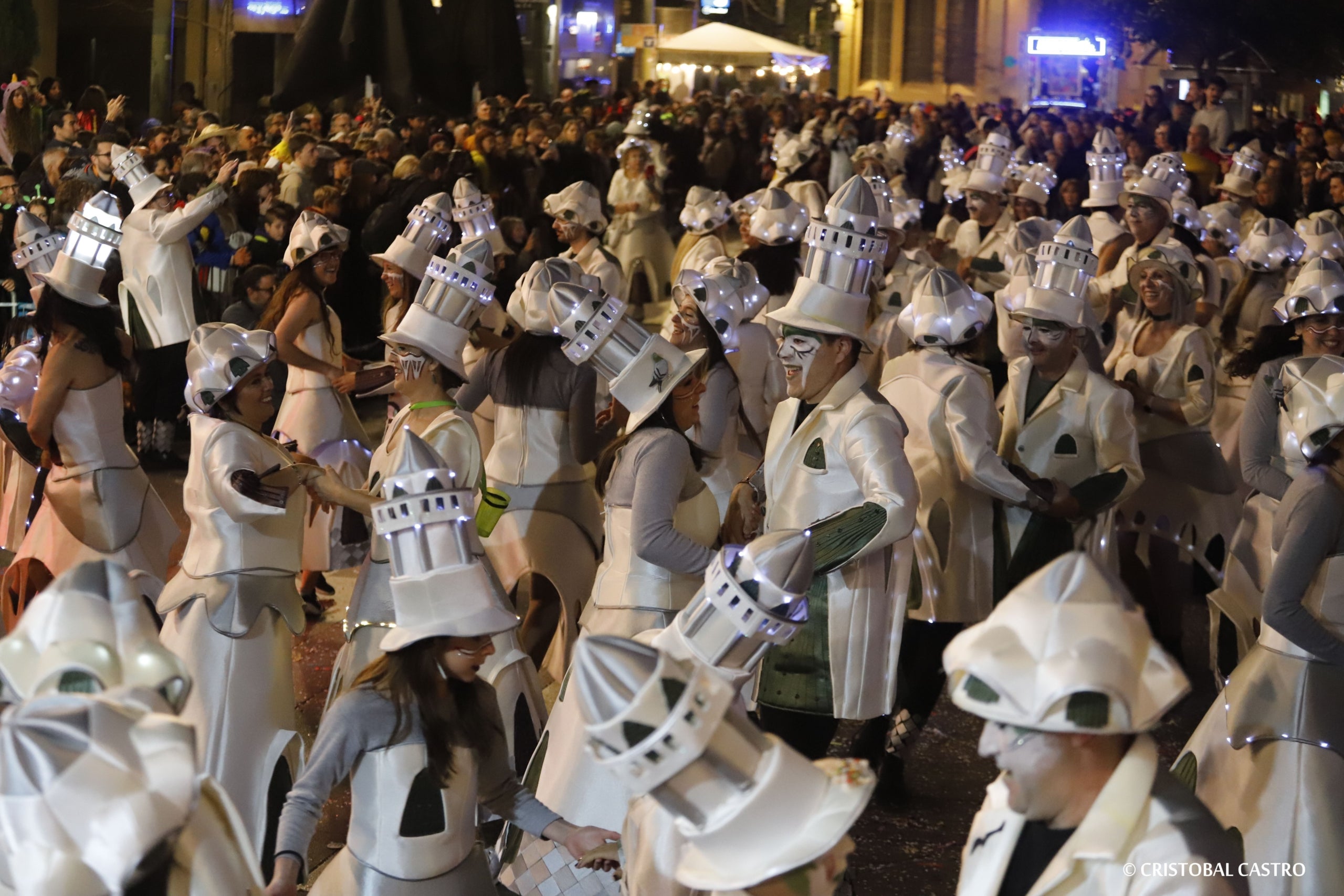 Els carrers de Terrassa tornen a omplir-se de festa amb el primer Carnestoltes celebrat amb normalitat després de dos anys