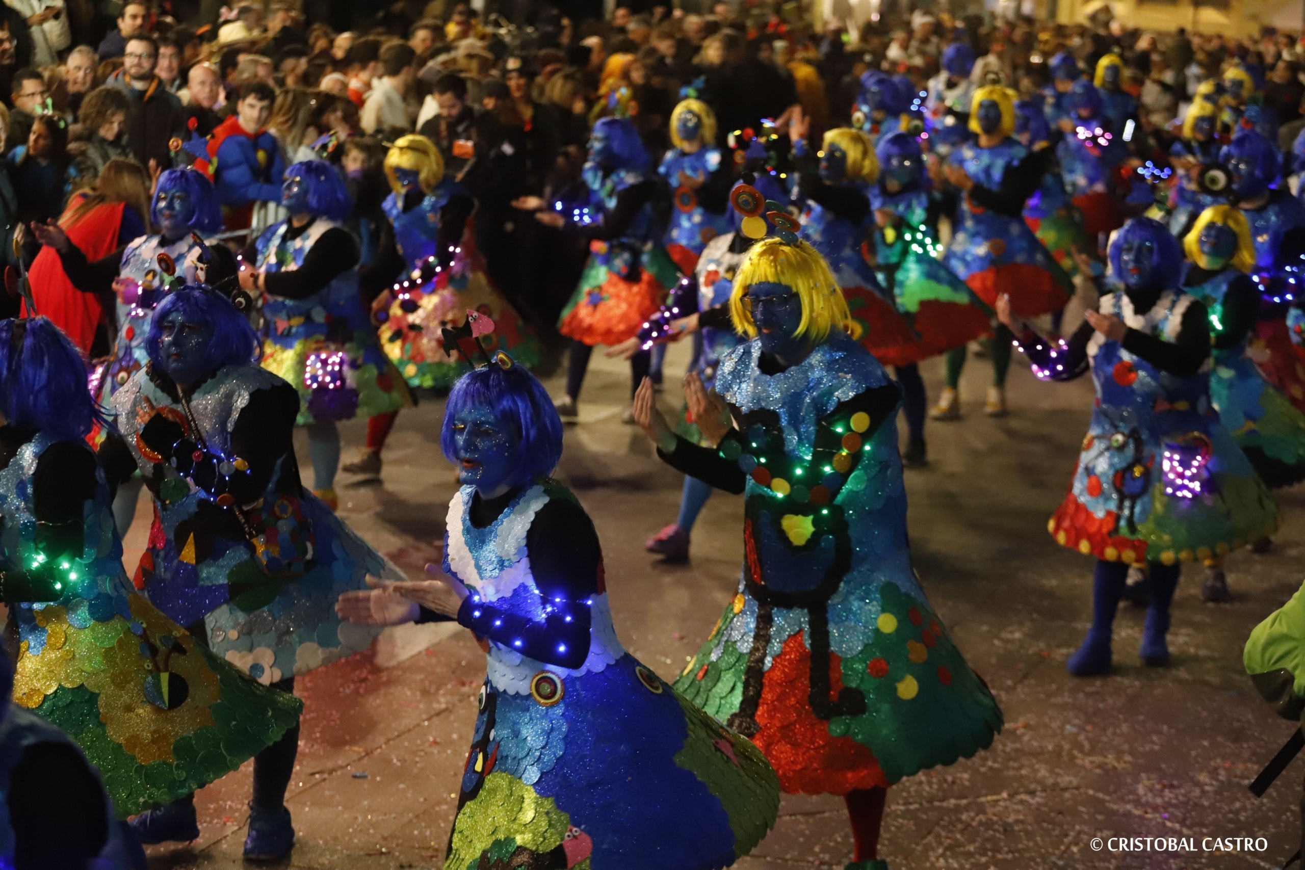 Els carrers de Terrassa tornen a omplir-se de festa amb el primer Carnestoltes celebrat amb normalitat després de dos anys