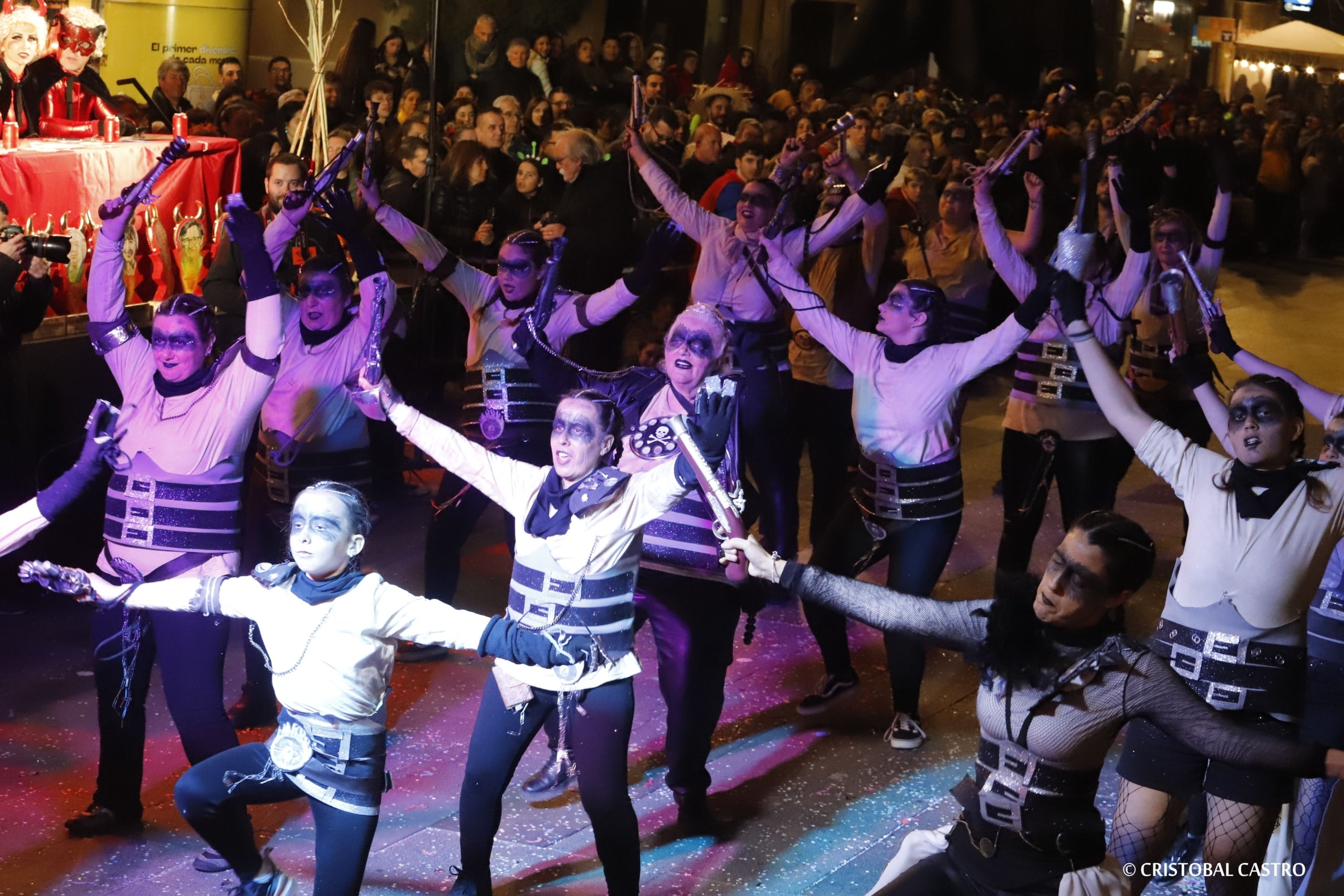 Els carrers de Terrassa tornen a omplir-se de festa amb el primer Carnestoltes celebrat amb normalitat després de dos anys