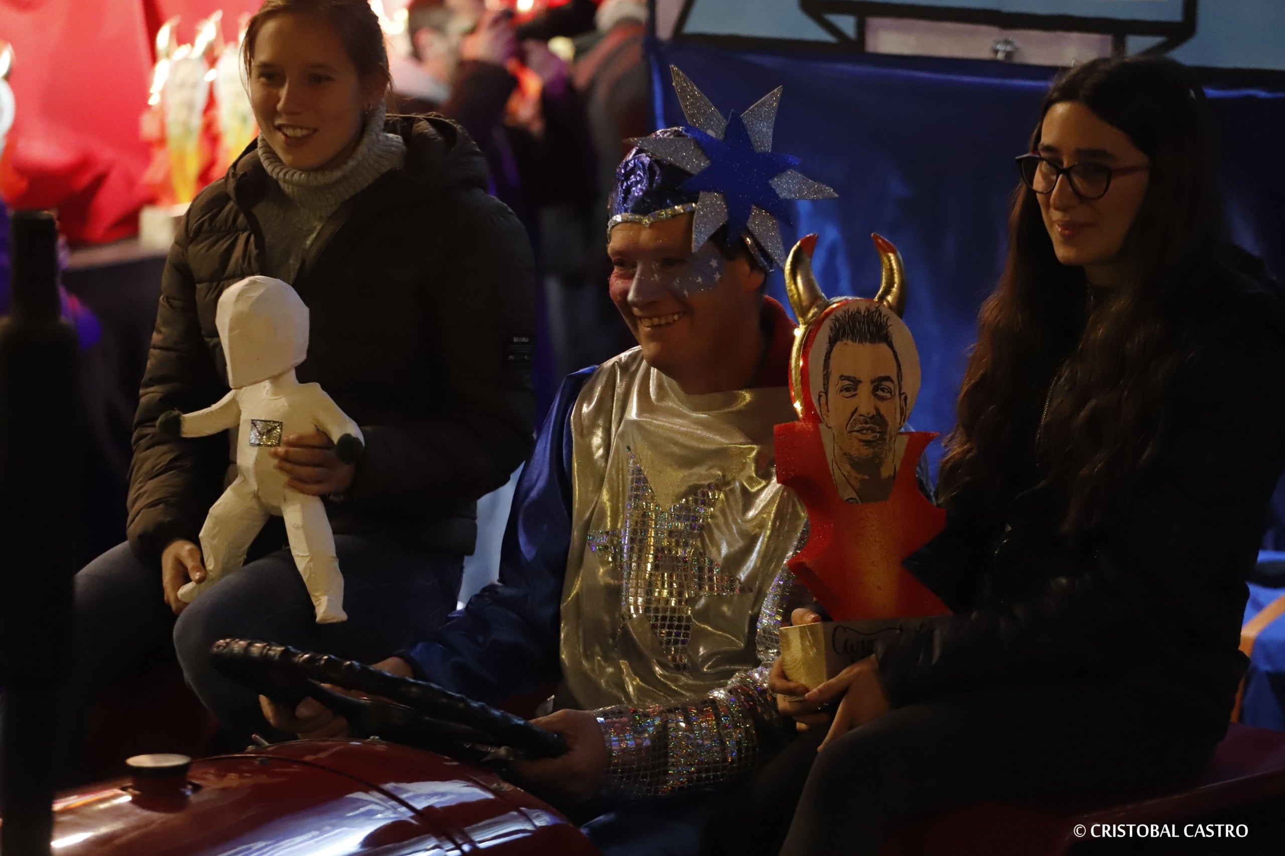 Els carrers de Terrassa tornen a omplir-se de festa amb el primer Carnestoltes celebrat amb normalitat després de dos anys