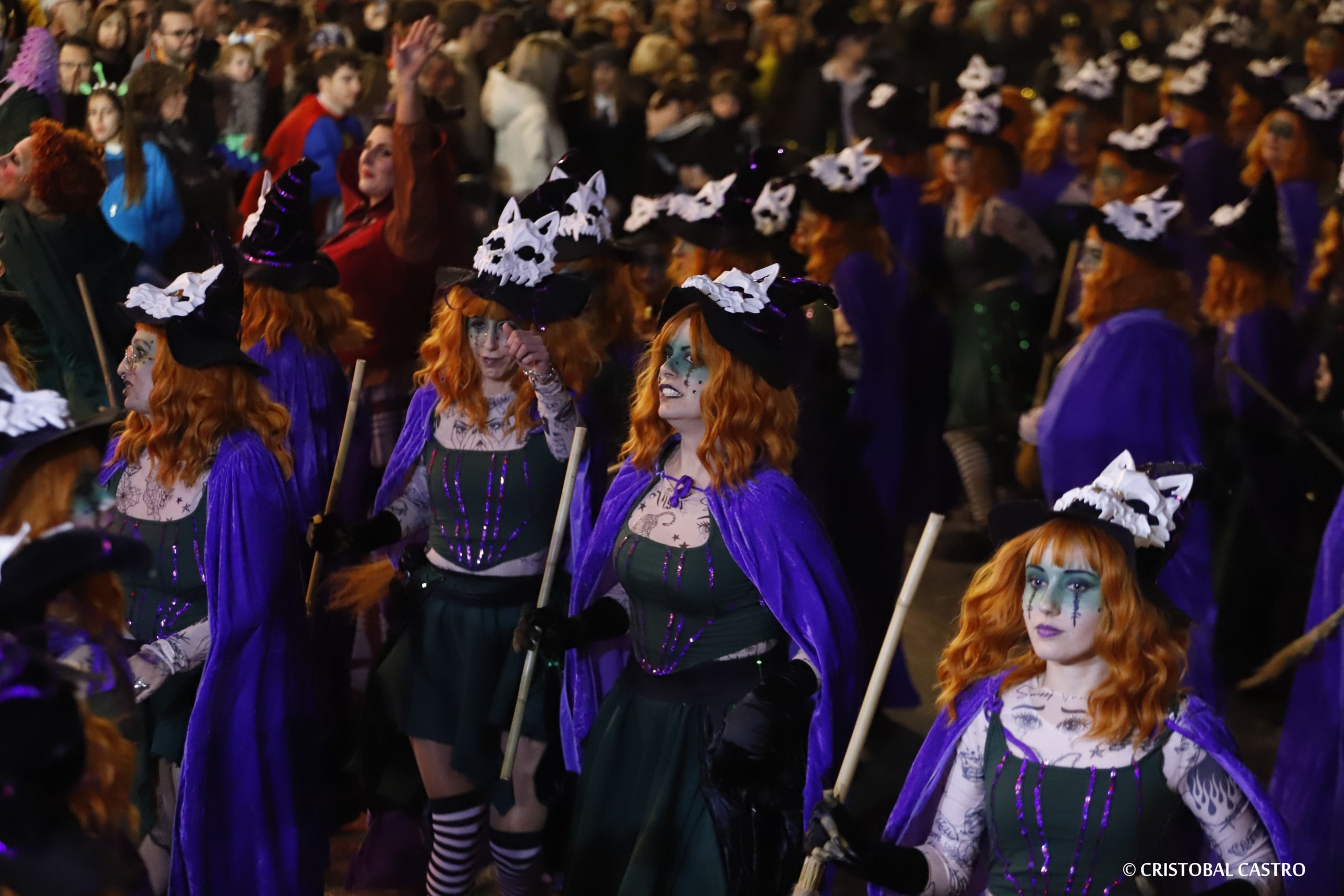 Els carrers de Terrassa tornen a omplir-se de festa amb el primer Carnestoltes celebrat amb normalitat després de dos anys