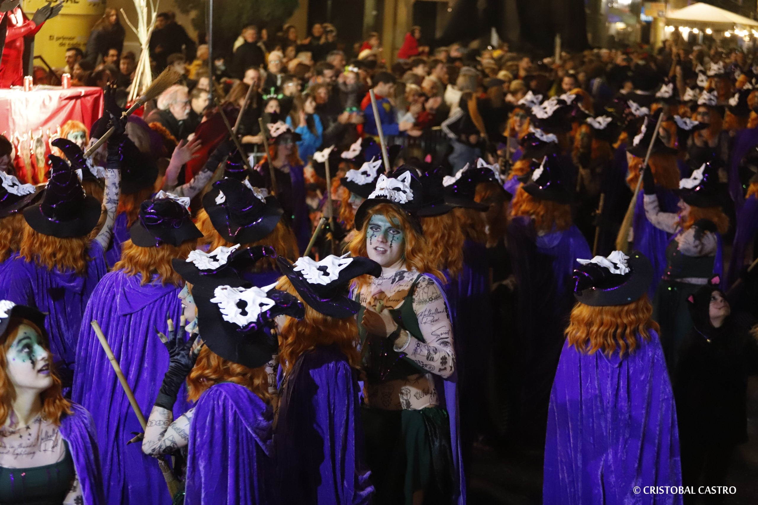 Els carrers de Terrassa tornen a omplir-se de festa amb el primer Carnestoltes celebrat amb normalitat després de dos anys