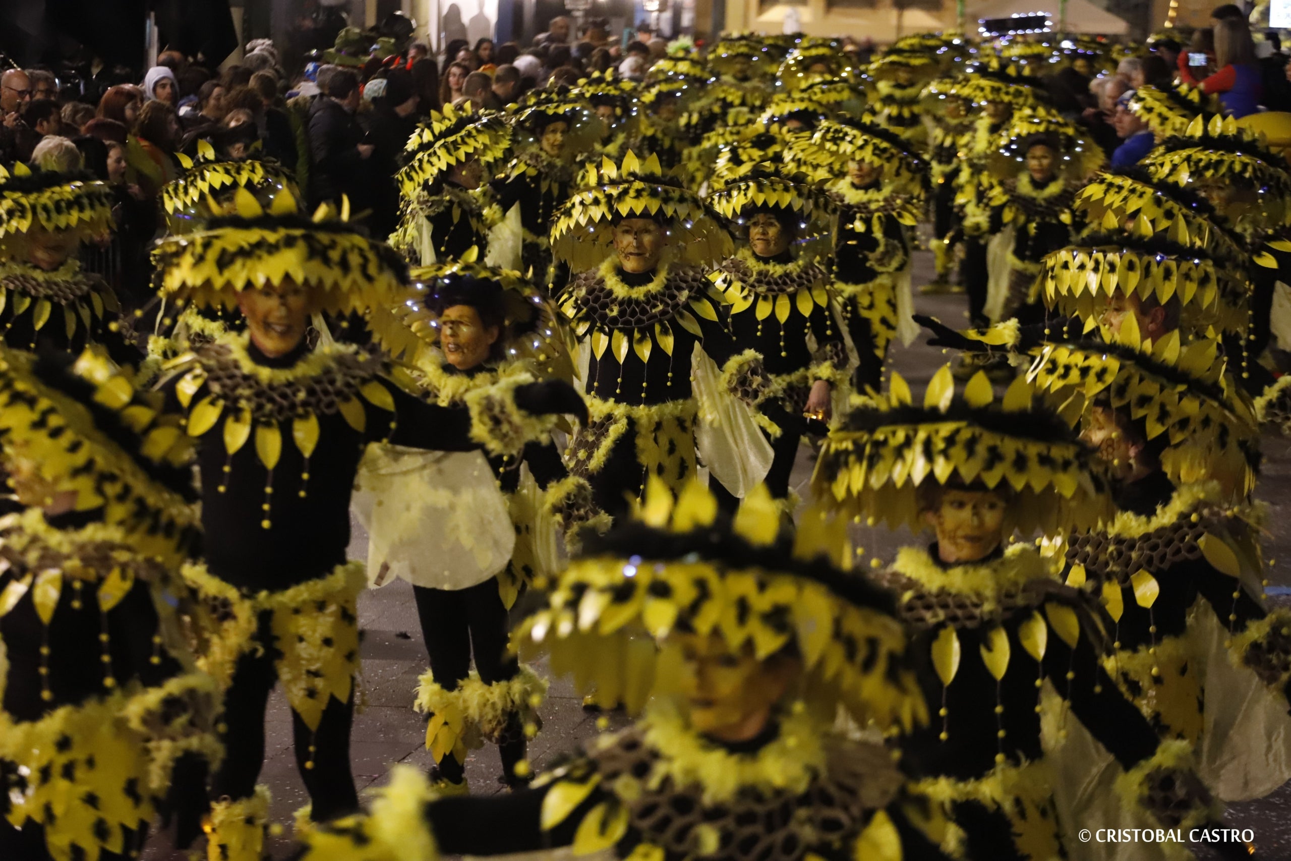 Els carrers de Terrassa tornen a omplir-se de festa amb el primer Carnestoltes celebrat amb normalitat després de dos anys